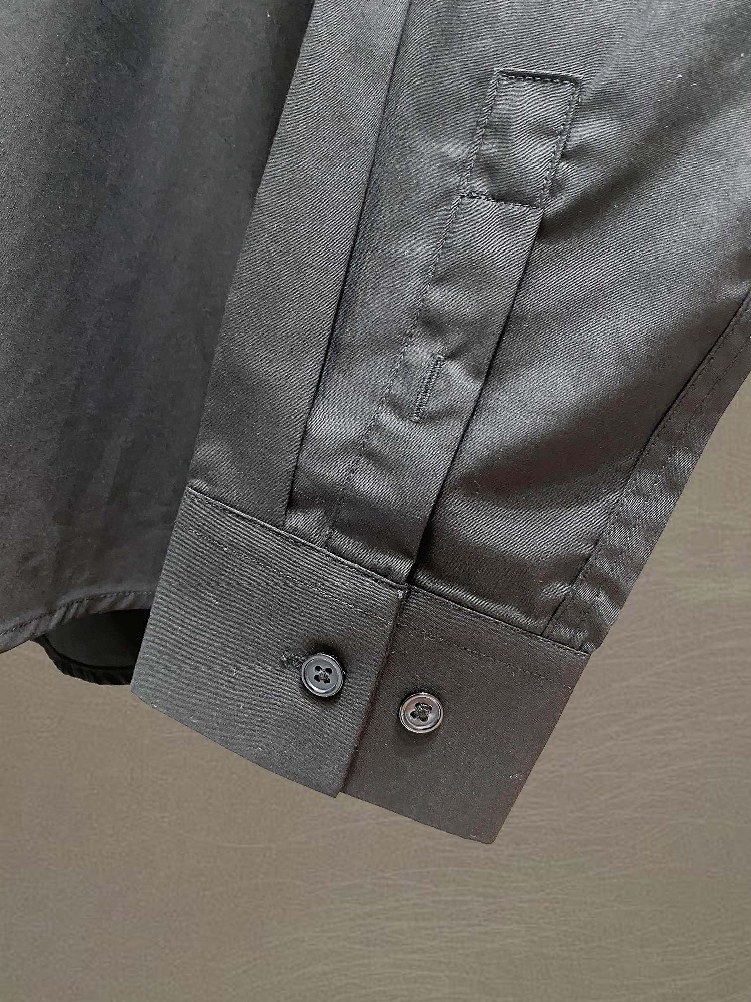 Luxurious Prada Men’s Shirt in Natural Cotton, Black & White, Sizes 38-43 - 图片 7