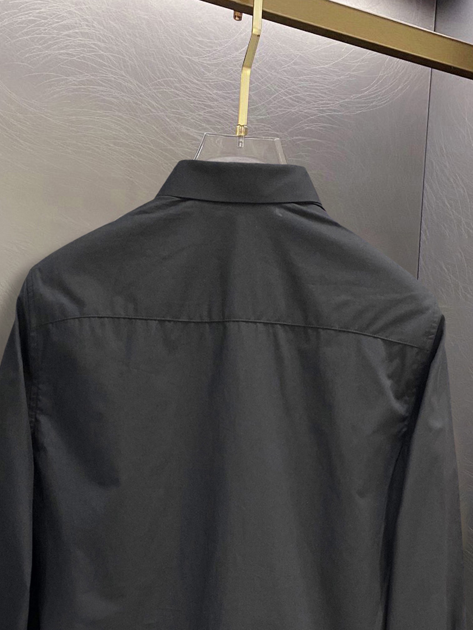 Luxurious Prada Men’s Shirt in Natural Cotton, Black & White, Sizes 38-43 - 图片 4