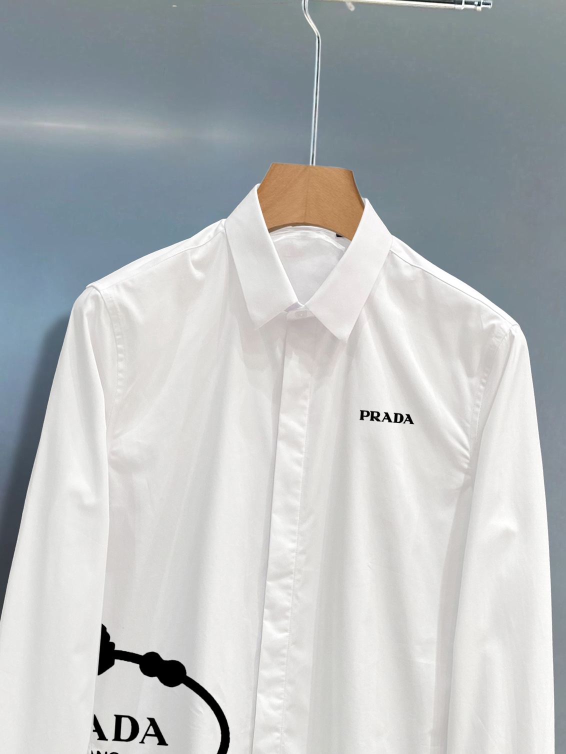 Prada Men’s Cotton Shirt: Luxury Comfort in One Size, Black and White, Sizes 38-43 - 图片 3