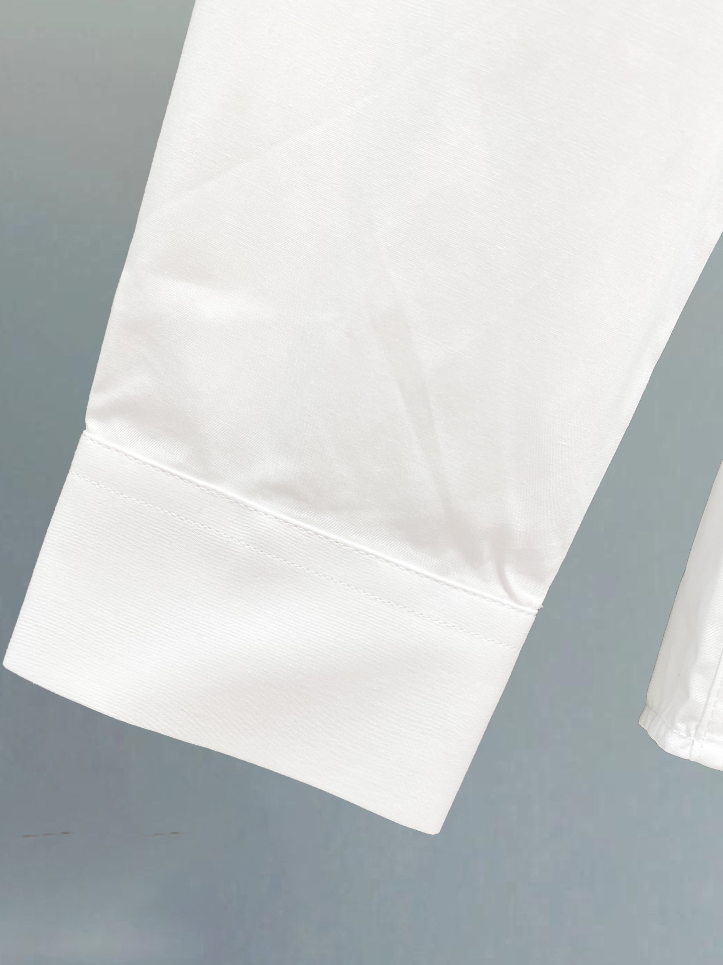 Prada Men’s Cotton Shirt: Luxury Comfort in One Size, Black and White, Sizes 38-43 - 图片 6