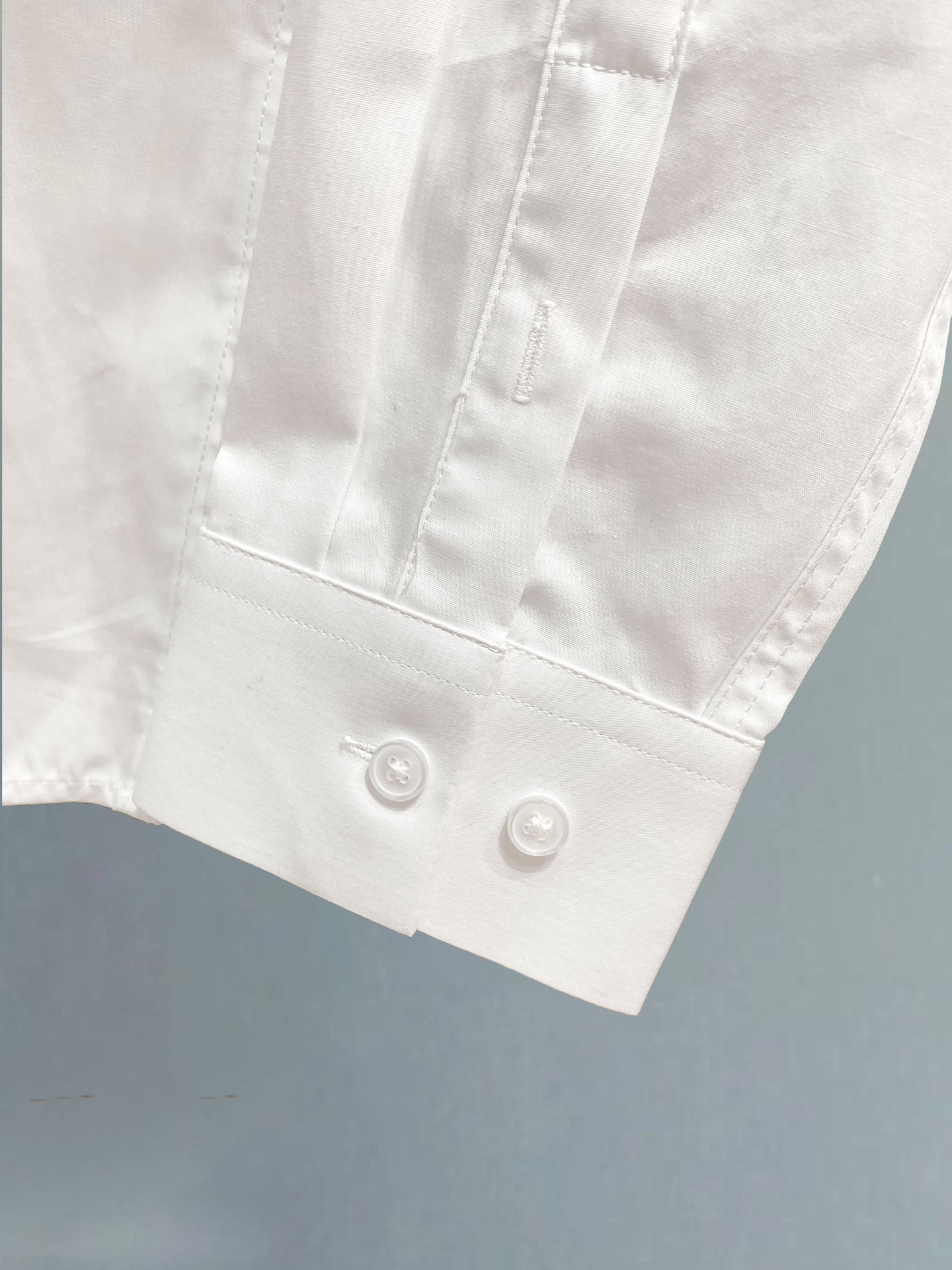 Prada Men’s Cotton Shirt: Luxury Comfort in One Size, Black and White, Sizes 38-43 - 图片 7