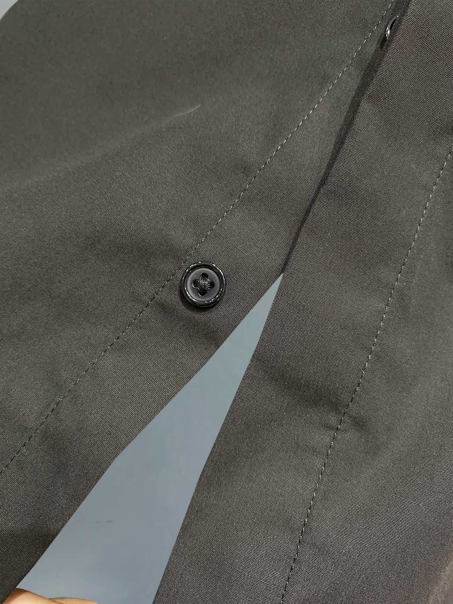 Men’s Prada Shirt in Natural Cotton, Comfortable and Luxurious, Sizes 38-43, Black and White - 图片 5
