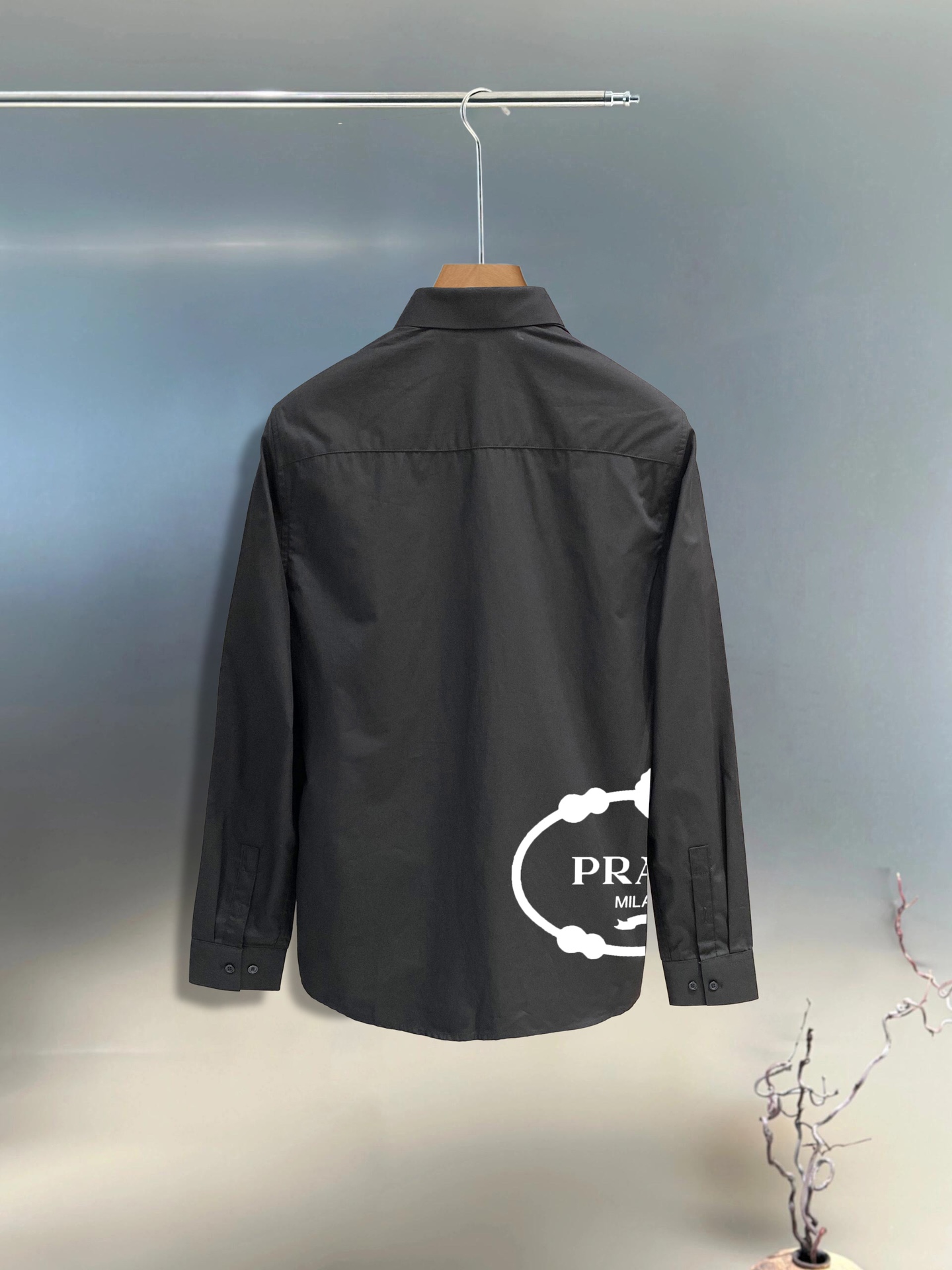 Men’s Prada Shirt in Natural Cotton, Comfortable and Luxurious, Sizes 38-43, Black and White - 图片 2