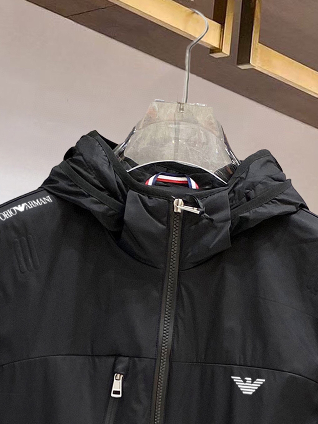 ￼ ￼ ￼ ￼ ￼ ￼ ￼ ￼ ￼ ￼ ￼ ￼ ￼ ￼ ￼ 阿玛尼 官网同步发行 胸前印花品牌logo 