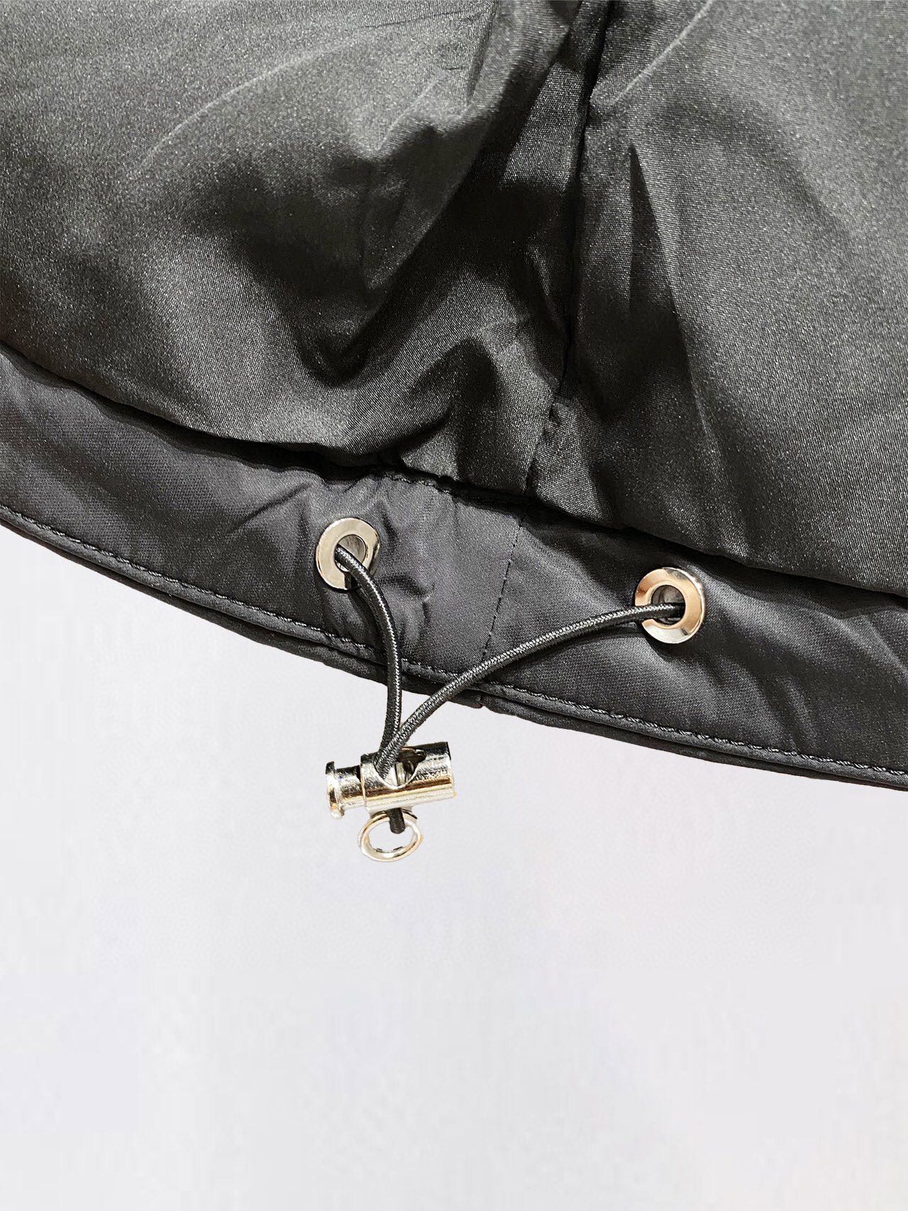 ￼ ￼ ￼ ￼ ￼ ￼ ￼ ￼ ￼ ￼ ￼ ￼ ￼ ￼ ￼ 阿玛尼 官网同步发行 胸前印花品牌logo 