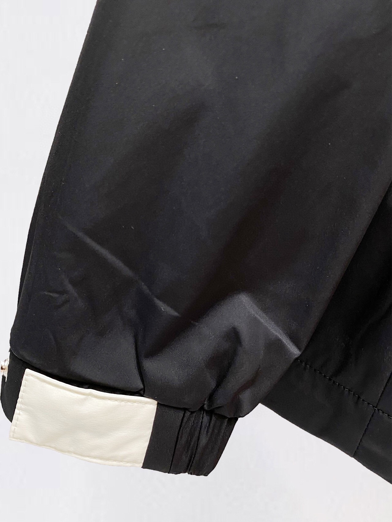 ￼ ￼ ￼ ￼ ￼ ￼ ￼ ￼ ￼ ￼ ￼ ￼ ￼ ￼ ￼ 阿玛尼 官网同步发行 胸前印花品牌logo 