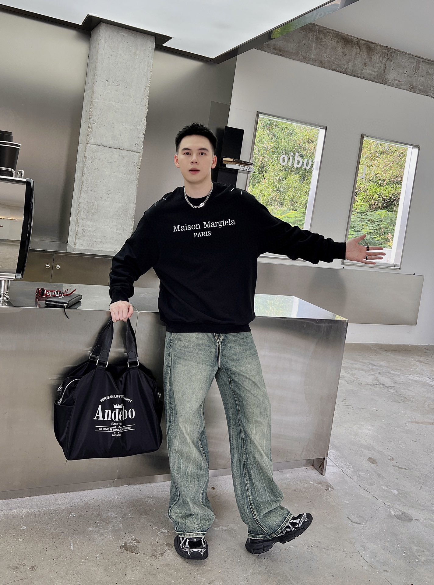 NO:125023,Majila Official website The new letter printing double-layer heavy-work letter pattern is a hit item every year, whether it is a T-pattern or a sweatshirt. The front large-area printing is direct injection by Dakangli digital printing machine. The cost is extremely high. After many debugging and shaping, the color difference reduction degree is close to 99% from the original. Different from the market junk offset printing version. Super labor-consuming. The fabric is exclusively customized and dyed 400 grams. Cotton double strand M-3XL black and white 2 colors (refer to 182/160 wear L fit) 220 catties can be worn. Large chest circumference. Long sleeves. Length M 56 7166 L58 7367 XL 60 7568 2XL 62 77 69 3XL 64 7970,,masion  Margiela, hoodie, sweatshirts, alexander wang19860909马吉拉 官网 新款字母印花双层重工字母图案不管是T桖还是卫衣都是每年的爆款单品 前幅大面积印花采用大康丽数码印花机直喷 成本极高 经过多次的调试打版图案色差还原度与原版接近百分之99 区别市场垃圾胶印版本 超级费工时 面料采用独家定制定染400克 棉双股 M-3XL 黑白2色（参考182/160穿L合身）220斤可穿 偏大  胸 围 衣 长 袖 长 M 56 7166 L58 7367 XL 60 7568 2XL 62 77 69 3XL 64 7970,,masion margiela,hoodie,sweatshirts,alexander wang,Men's clothing