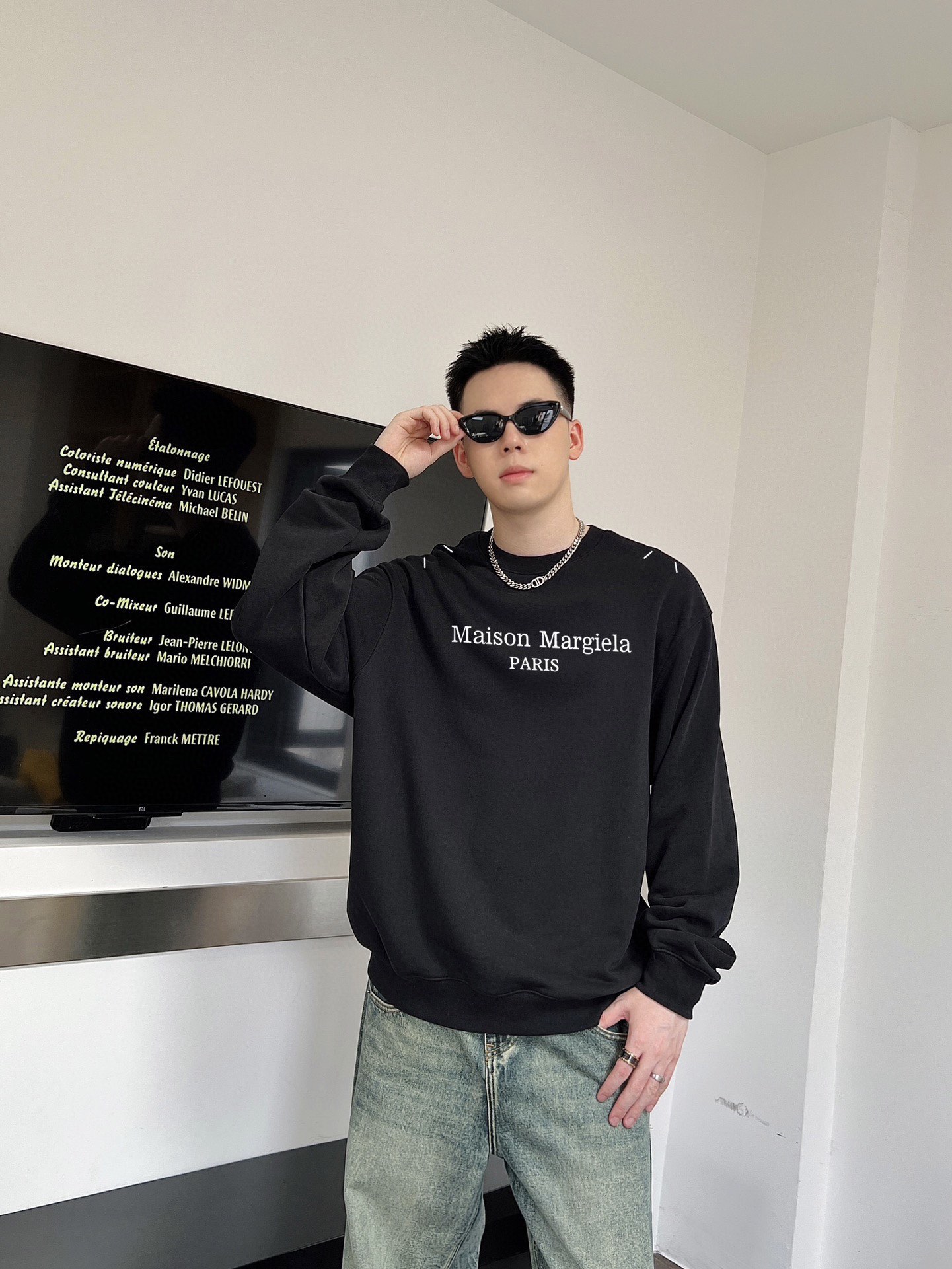 NO:125032,Majila Official website The new letter printing double-layer heavy-work letter pattern is a hit item every year, whether it is a T-pattern or a sweatshirt. The front large-area printing is direct injection by Dakangli digital printing machine. The cost is extremely high. After many debugging and shaping, the color difference reduction degree is close to 99% from the original. Different from the market junk offset printing version. Super labor-consuming. The fabric is exclusively customized and dyed 400 grams. Cotton double strand M-3XL black and white 2 colors (refer to 182/160 wear L fit) 220 catties can be worn. Large chest circumference. Long sleeves. Length M 56 7166 L58 7367 XL 60 7568 2XL 62 77 69 3XL 64 7970,,masion  Margiela, hoodie, sweatshirts, alexander wang19860909马吉拉 官网 新款字母印花双层重工字母图案不管是T桖还是卫衣都是每年的爆款单品 前幅大面积印花采用大康丽数码印花机直喷 成本极高 经过多次的调试打版图案色差还原度与原版接近百分之99 区别市场垃圾胶印版本 超级费工时 面料采用独家定制定染400克 棉双股 M-3XL 黑白2色（参考182/160穿L合身）220斤可穿 偏大  胸 围 衣 长 袖 长 M 56 7166 L58 7367 XL 60 7568 2XL 62 77 69 3XL 64 7970,,masion margiela,hoodie,sweatshirts,alexander wang,Men's clothing