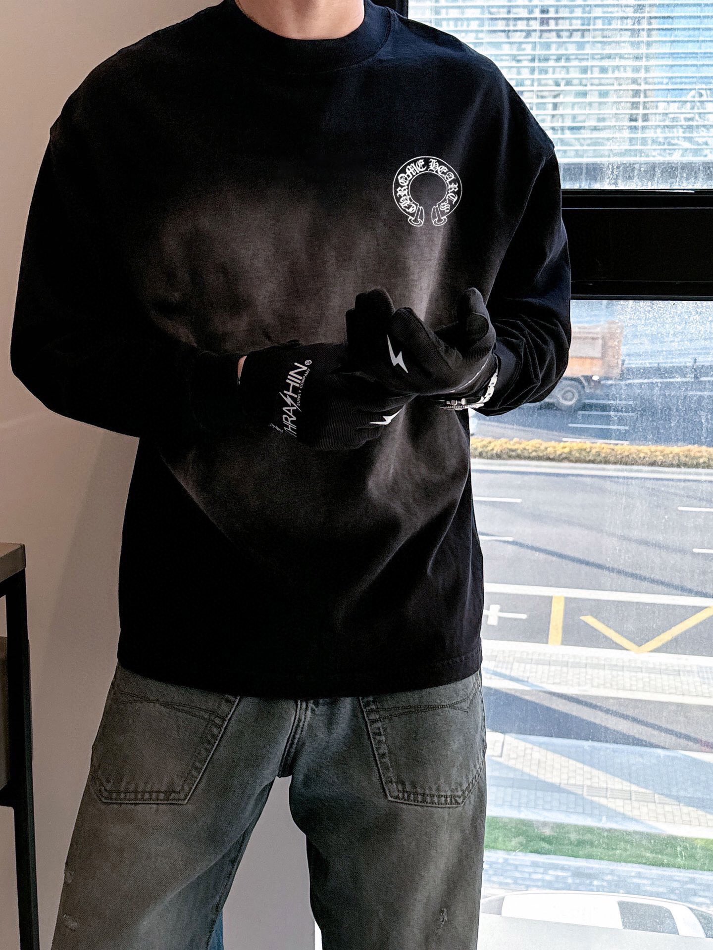 NO:125038,Croxin Official website The new letter printing double-layer heavy-duty letter pattern is a hit item every year, whether it is a T-pattern or a sweatshirt. The front large-area printing is direct injection by Dakangli digital printing machine. The cost is extremely high. After many debugging and shaping, the color difference reduction degree is close to 99% from the original. Different from the market garbage offset printing version. Super labor-consuming. The fabric is exclusively customized and dyed 400 grams. Cotton double strand S-XL 220 catties can be worn. Large version. Size chart. Shoulder width. Bust length. Sleeve length. S 54108 6854 M56 112 7055 L 57 114 71 56 XL 58 116 7256,,chrome hearts,hoodie,sweatshirts,alexander wang19860909克罗心 官网 新款字母印花双层重工字母图案不管是T桖还是卫衣都是每年的爆款单品 前幅大面积印花采用大康丽数码印花机直喷 成本极高 经过多次的调试打版图案色差还原度与原版接近百分之99 区别市场垃圾胶印版本 超级费工时 面料采用独家定制定染400克 棉双股 S-XL 220斤可穿 偏大版型.尺码表  肩宽 胸围衣长 袖长 S 54108 6854 M56 112 7055 L 57 114 71 56 XL 58 116 7256,,chrome hearts,hoodie,sweatshirts,alexander wang,Men's clothing