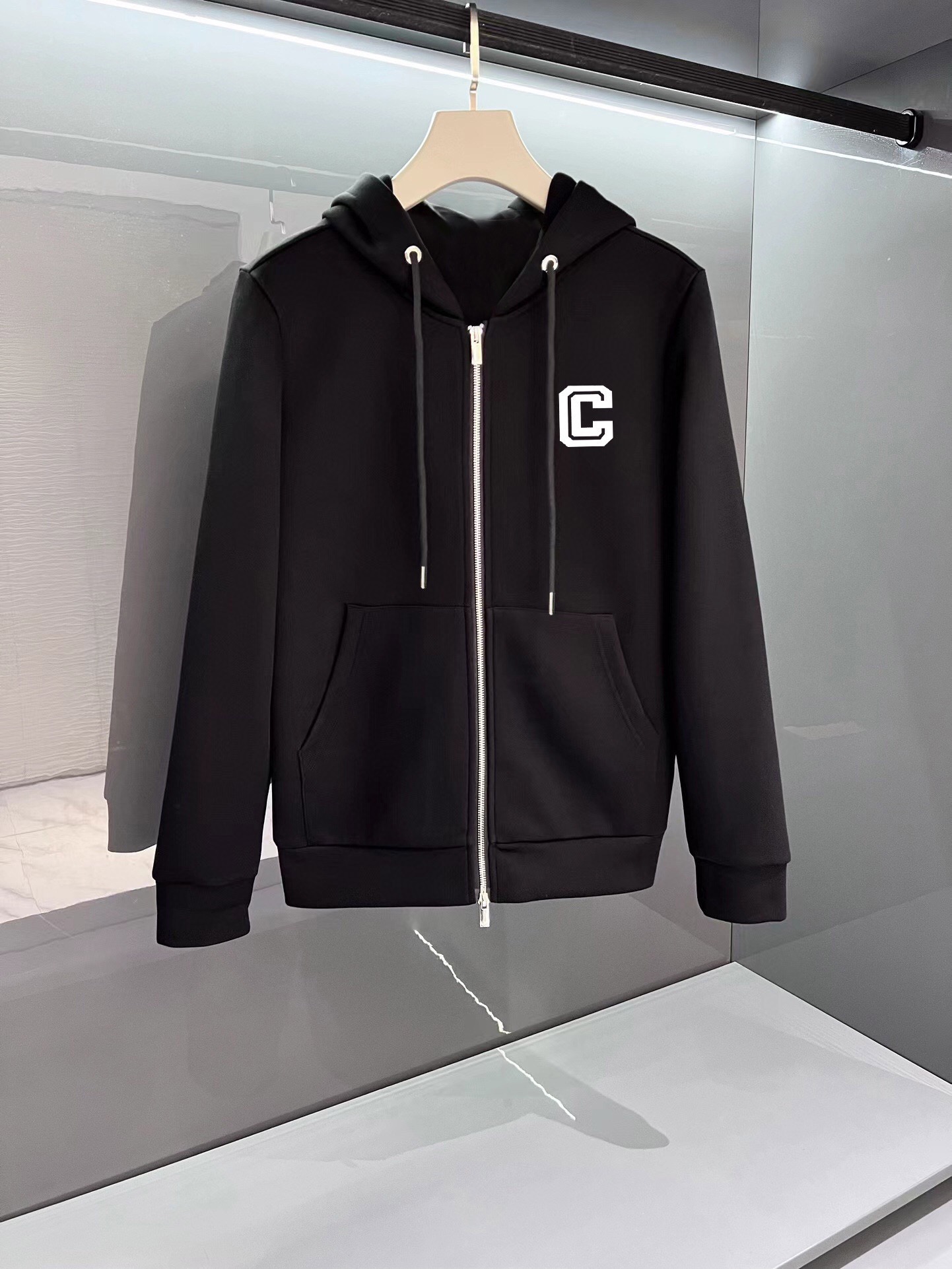 NO:125046,Celine official website released simultaneously, chest printing brand logo, functional, functional sports, male and female style, new sports skills hooded sweatshirt, 400 grams of wash water pure cotton pattern, very eye-catching, slightly loose and versatile, the upper body is smooth and breathable, the best choice for sports and outdoor fitness. M-3XL (182/160 catties wear XL) Size chart, chest closure, long sleeves, length M 118 70 59.5 L 122 7260.5 XL126 7461.5 2XL 1307662.5 3XL 134 7863.,,celine,hoodie,sweatshirts,hats,alexander wang19860909Celine官网同步发行 胸前印花品牌logo 功能性 机能运动 男女同款 新款运动技能连帽卫衣,400克洗水纯棉 图案非常吸睛.版型微宽松百搭.上身爽滑透气,运动户外健身的不二之选.M-3XL（182/160斤穿XL） 尺码表 胸 围衣 长 袖 长 M 118 70 59.5 L 122 7260.5 XL126 7461.5 2XL 1307662.5 3XL 134 7863.,,celine,hoodie,sweatshirts,hats,alexander wang,Men's clothing