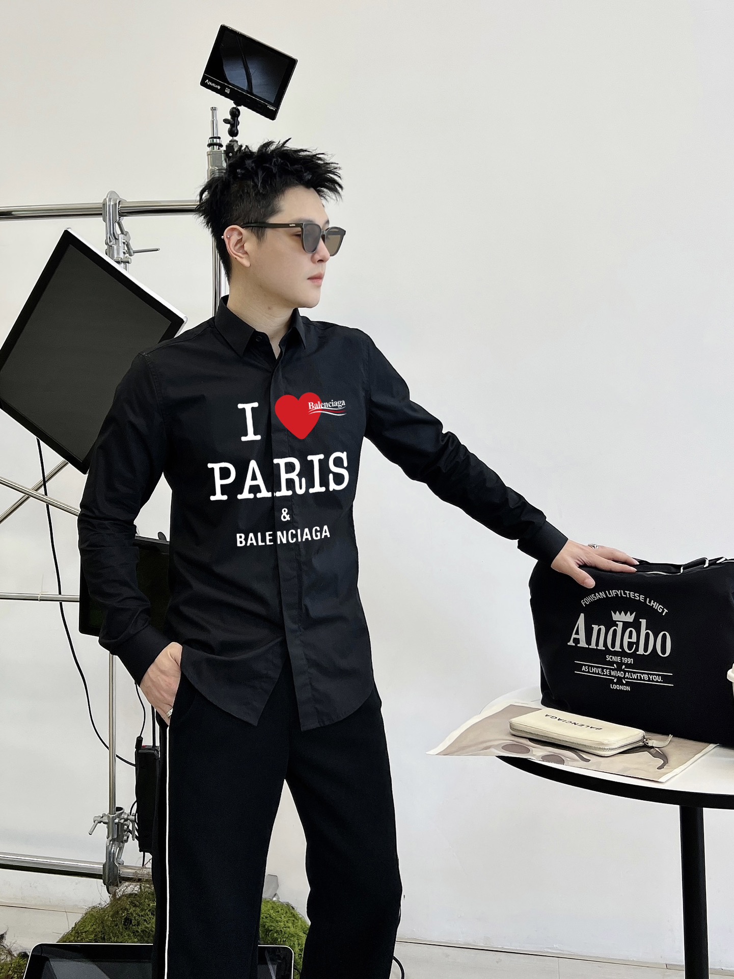 ￼ ￼ ￼ ￼ 巴黎世家 专柜最新款男士必备款衬衫，100%天然棉，舒服透气，原单狠货，原版面料，柔软舒