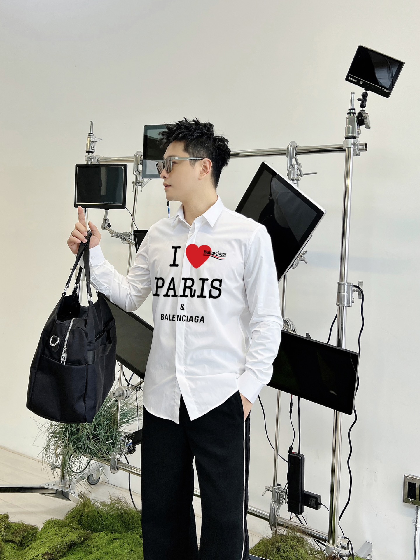 ￼ ￼ ￼ ￼ 巴黎世家 专柜最新款男士必备款衬衫，100%天然棉，舒服透气，原单狠货，原版面料，柔软舒