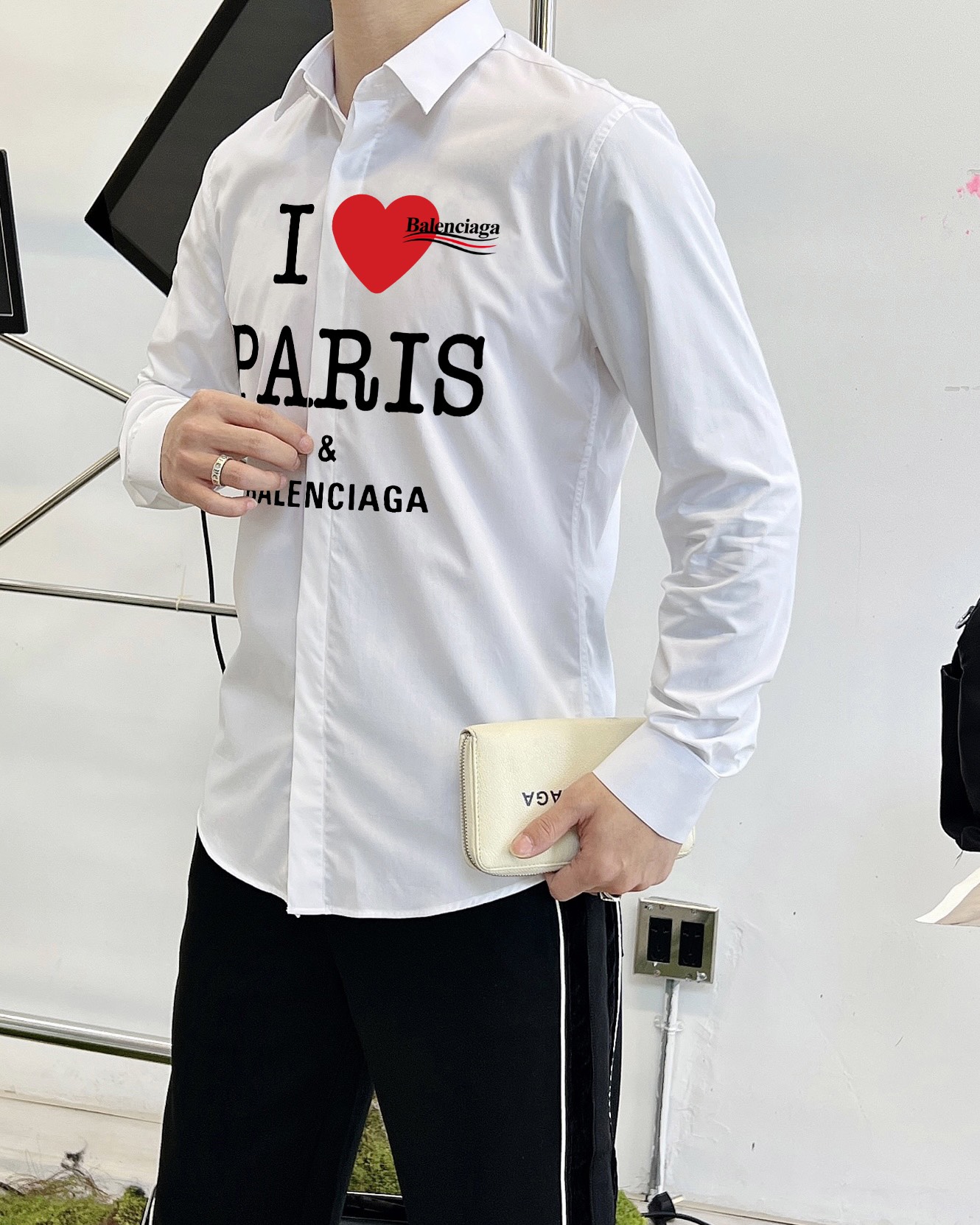 ￼ ￼ ￼ ￼ 巴黎世家 专柜最新款男士必备款衬衫，100%天然棉，舒服透气，原单狠货，原版面料，柔软舒