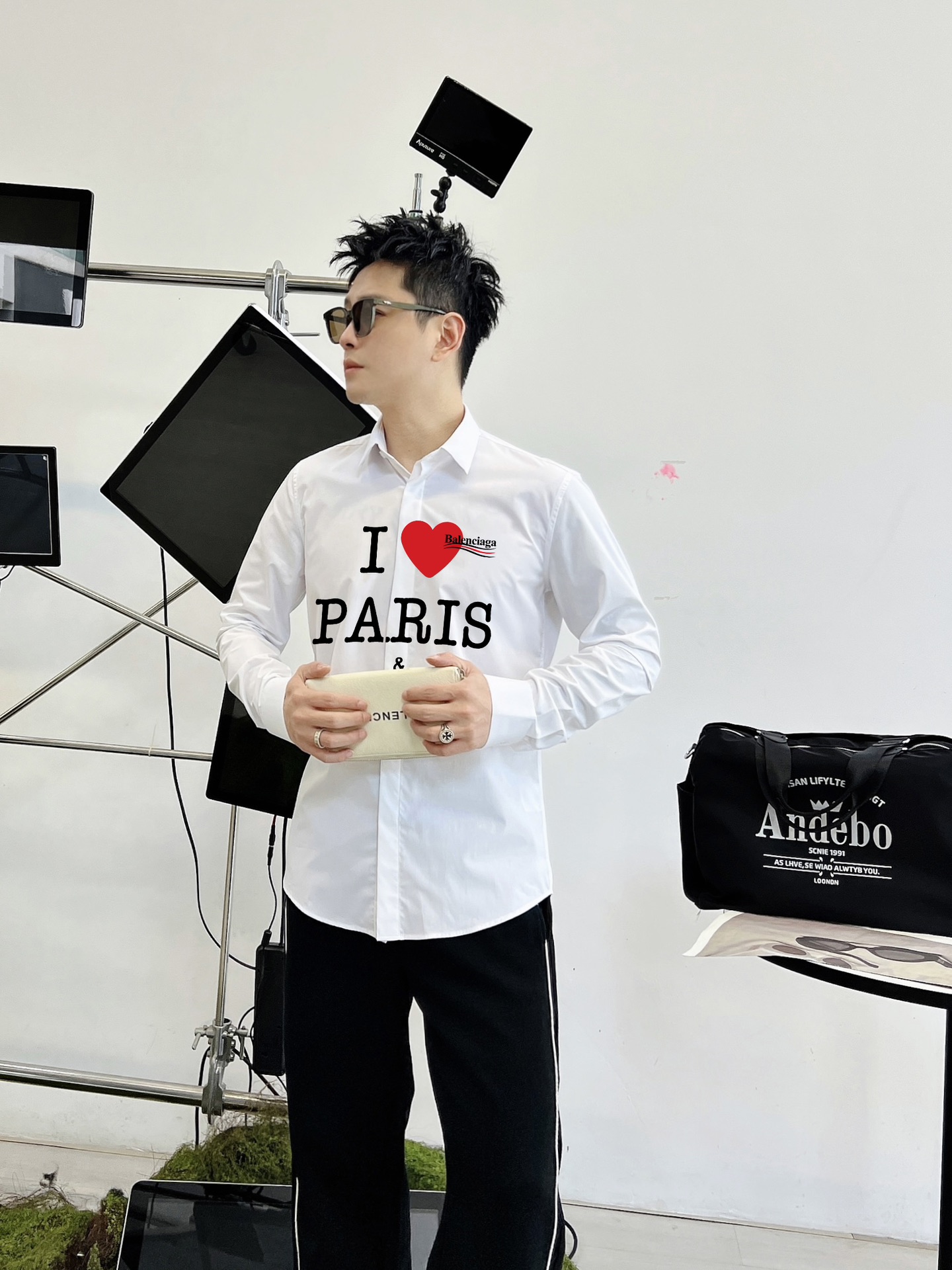 ￼ ￼ ￼ ￼ 巴黎世家 专柜最新款男士必备款衬衫，100%天然棉，舒服透气，原单狠货，原版面料，柔软舒