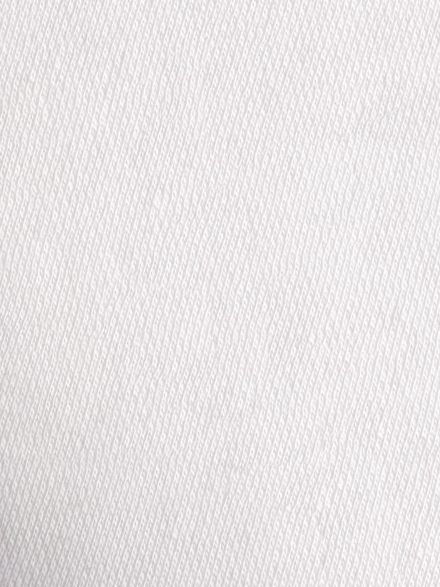 ￼ ￼ 始祖鸟 官网 新款字母印花双层重工字母图案不管是T桖还是卫衣都是每年的爆款单品 前幅大面积印花采