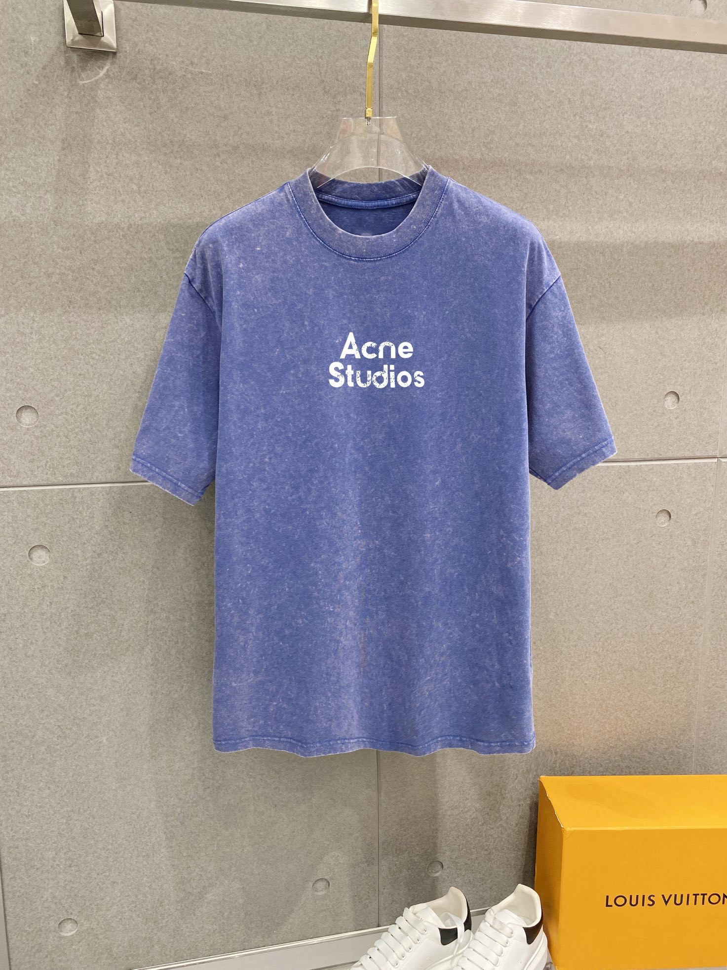     PZL Acne Studios 官网同步发售 欧美流行趋势 洗水分层工艺 洗水纯棉面料 柔软舒适细腻 大幅印花 提升档次 宽松版型更显气质。M-XL（下单提供身高体重）