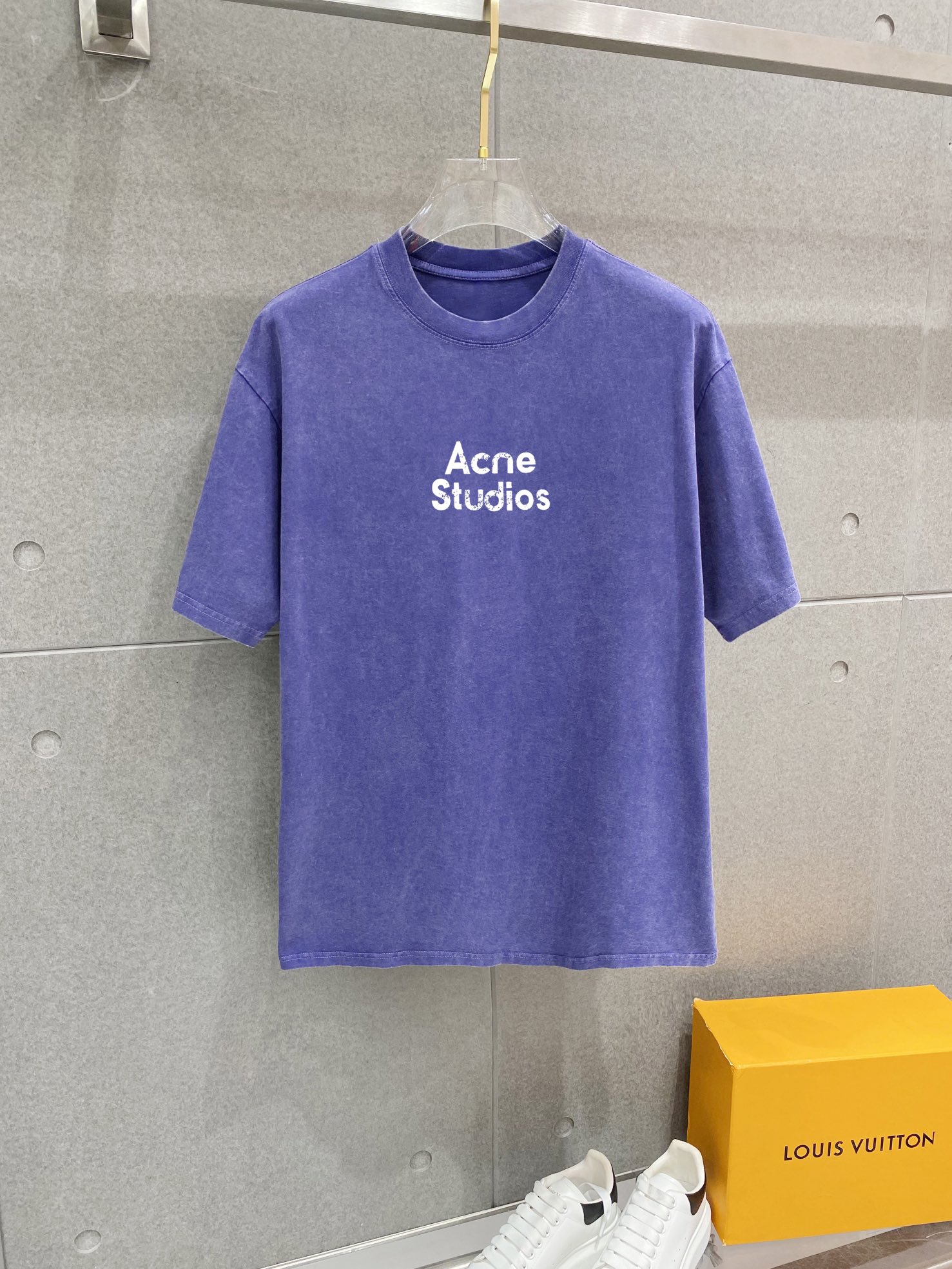     PZL Acne Studios 官网同步发售 欧美流行趋势 洗水分层工艺 洗水纯棉面料 柔软舒适细腻 大幅印花 提升档次 宽松版型更显气质。M-XL（下单提供身高体重）