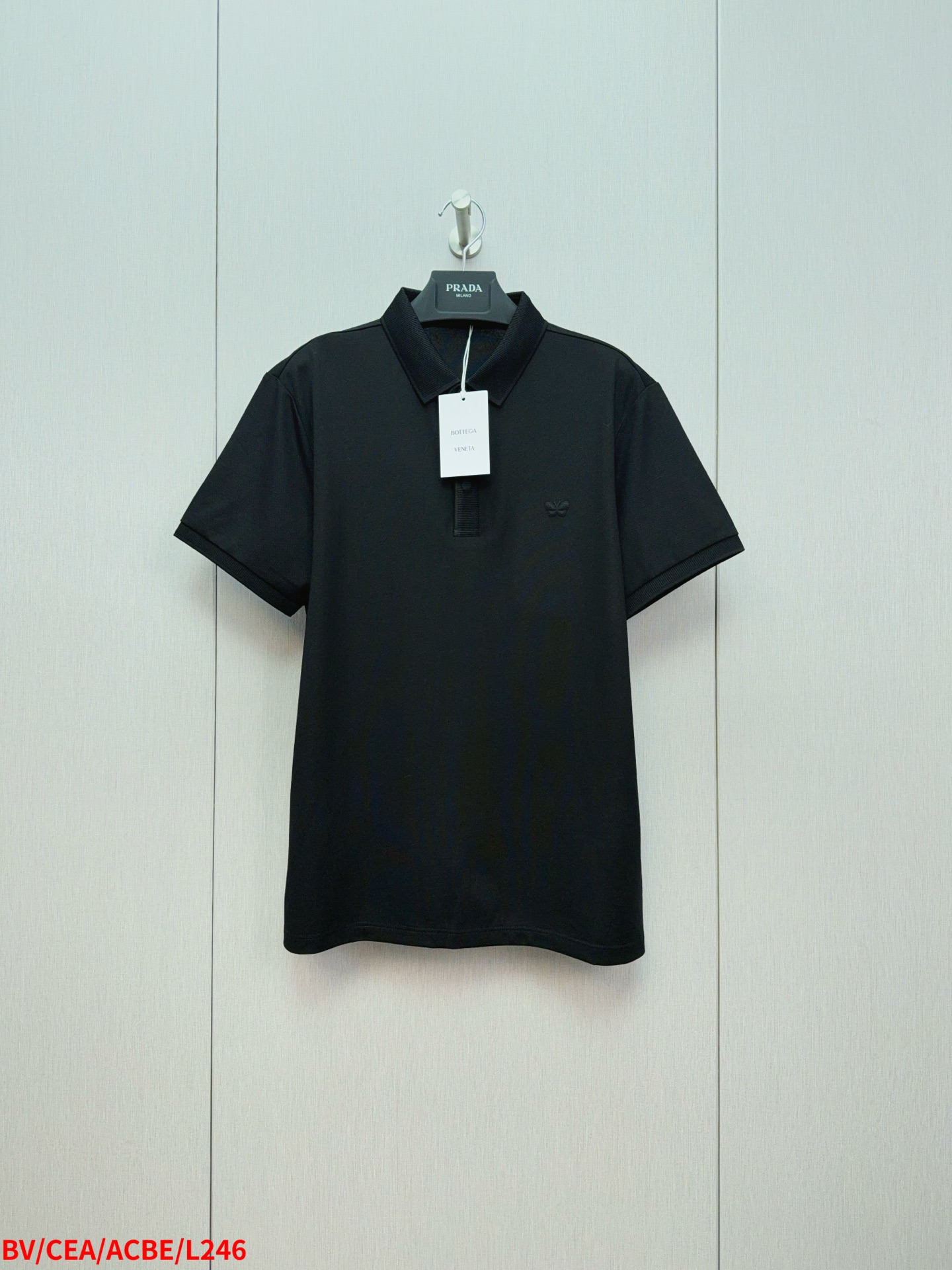 NO:135782,L246 BVBV 2025 short sleeves are made of imported high-resistance high-quality fabrics and comfortable texture! Sweat-absorbing and breathable, quick-drying, continuous cold, elastic on all sides, comfortable and stylish upper body, wearable without restraint or tightness, multi-color selection, high-end and versatile to meet different occasions and style needs. Size M-3XL, complete three standards, bottega veneta, T-shirt, alexander wang19860909L246 BVBV 2025 短袖 采用進囗高回弹优质面料、质地舒爽！吸汗透气 速干降温 持续冰凉 、四面弹力,上身舒适有型,穿着不拘束不紧绷,多色可选,高级百搭 满足不同场合和风格需求.尺码M-3XL 三标齐全,,bottega veneta,T-shirt,alexander wang,Men's clothing