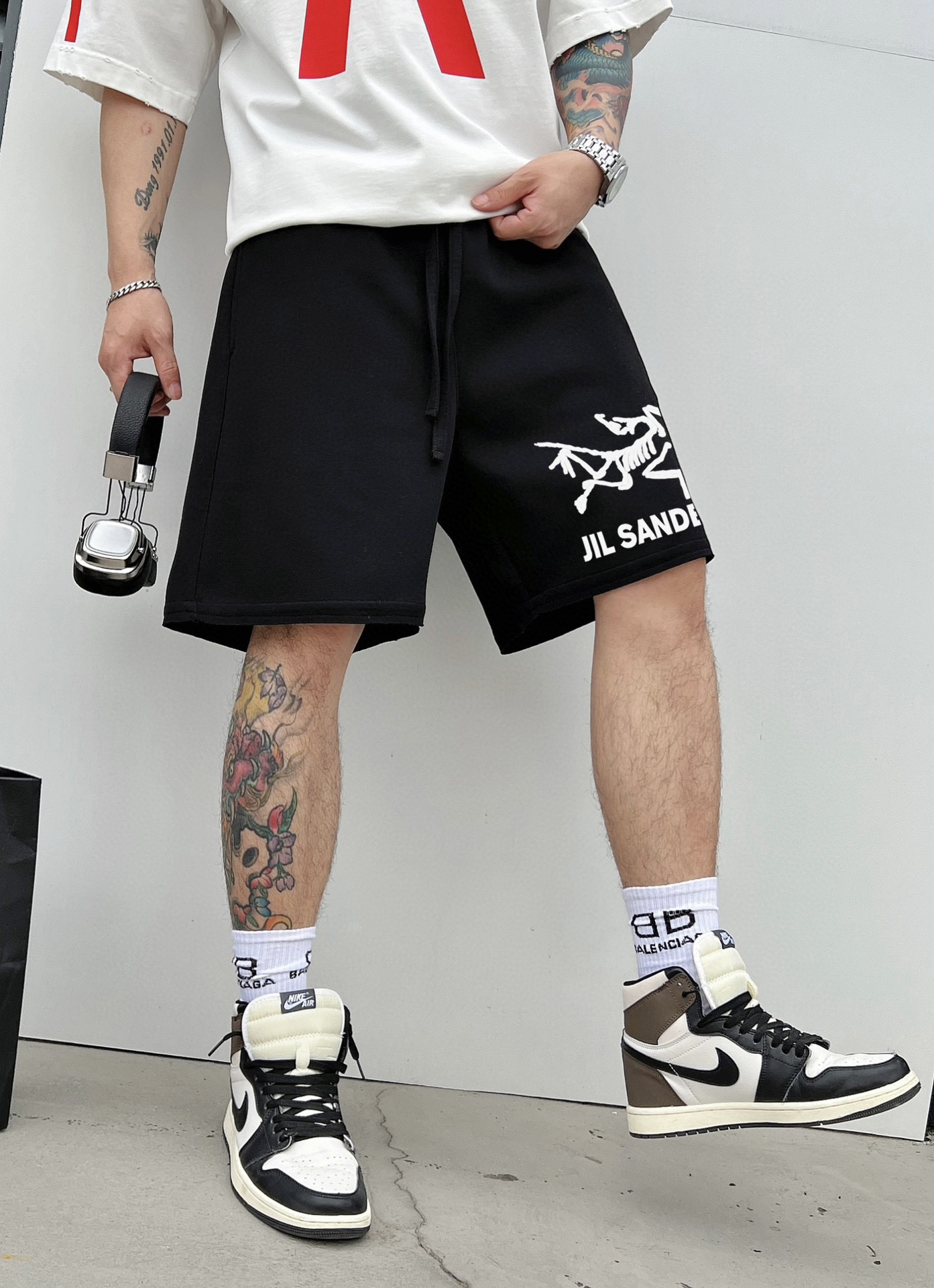 ￼ ￼ ￼ ￼ ￼ 始祖鸟 25春夏新款短裤 这款极简表达现代态度。面布63.1%棉36.9聚酯倩维 超