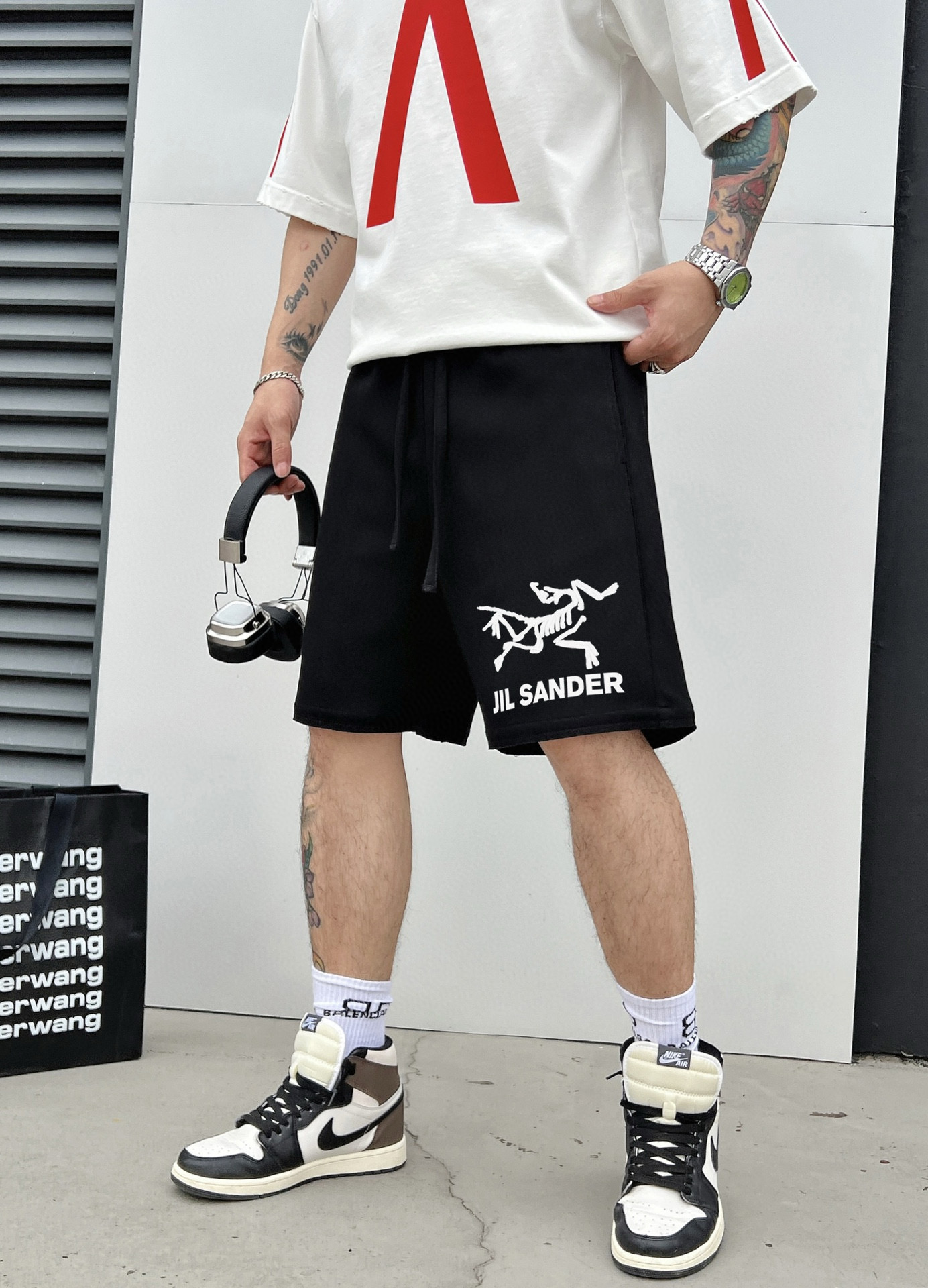 ￼ ￼ ￼ ￼ ￼ 始祖鸟 25春夏新款短裤 这款极简表达现代态度。面布63.1%棉36.9聚酯倩维 超