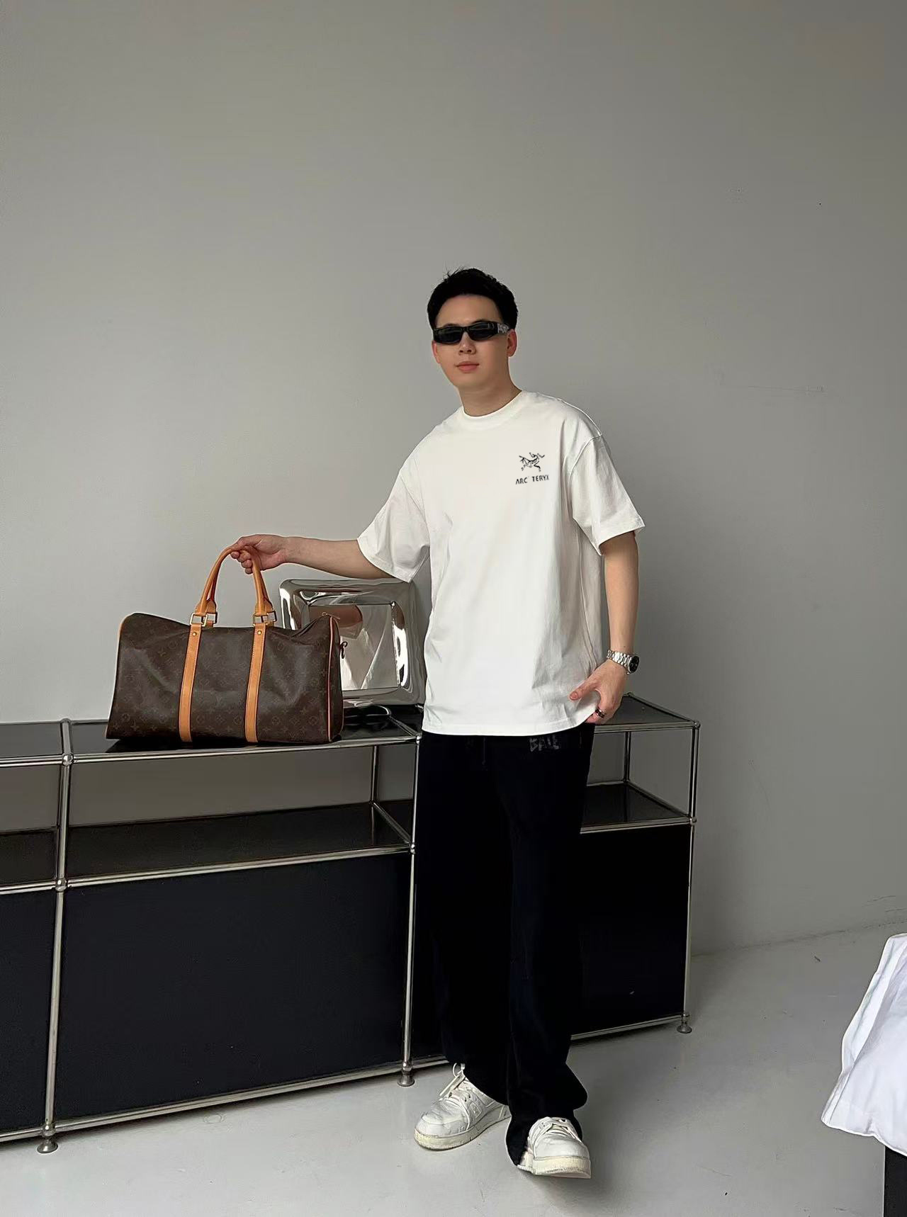         始祖鸟 新款字母印花双层重工短袖T桖 字母图案不管是T