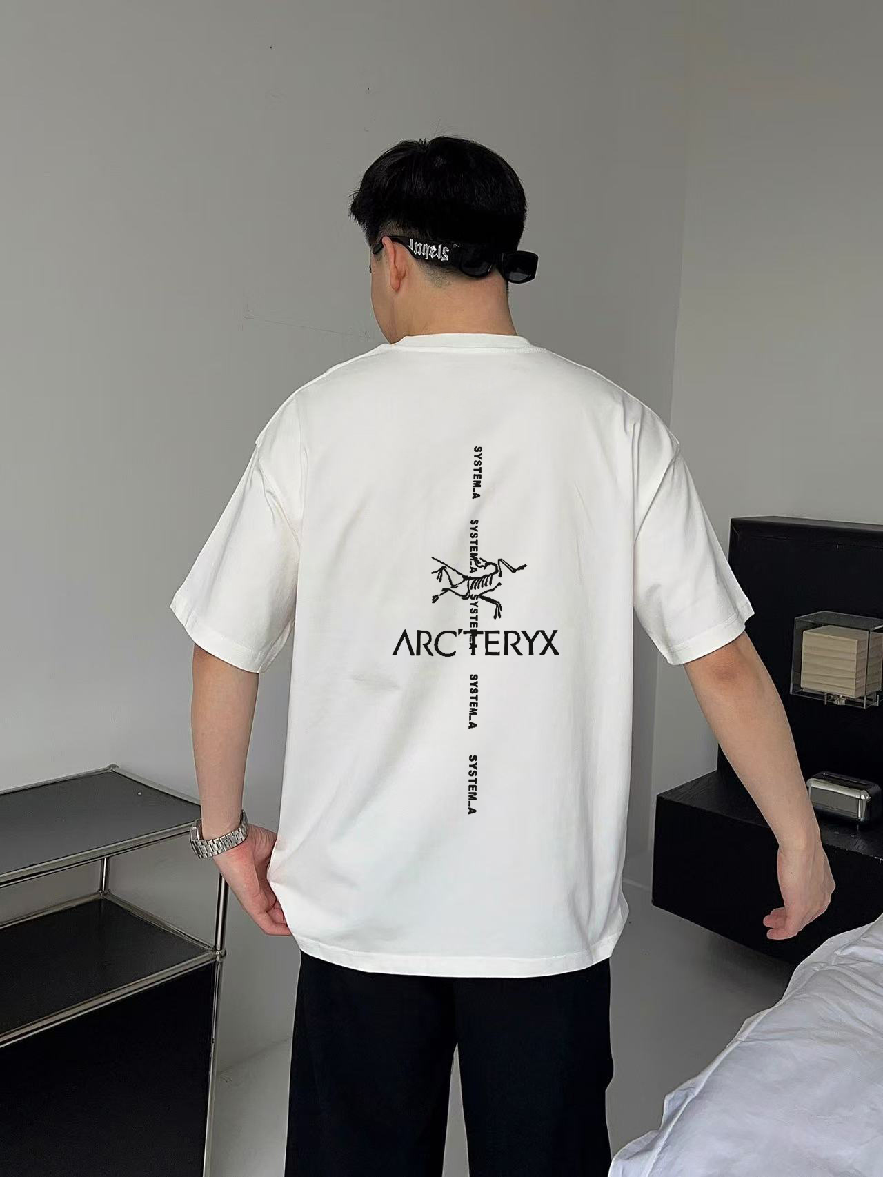         始祖鸟 新款字母印花双层重工短袖T桖 字母图案不管是T