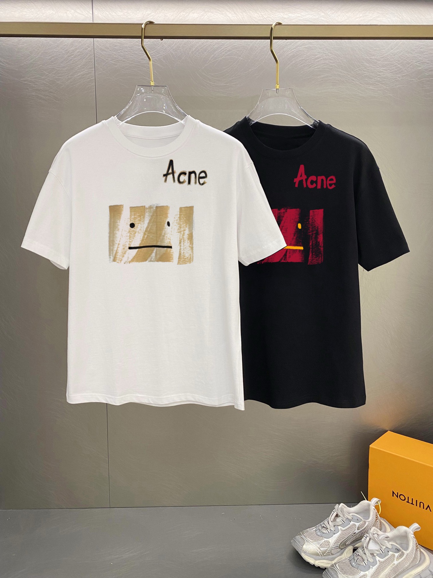 ￼ ￼ ￼ ￼ ￼ ￼ ￼ ￼￼        ACNE 新款字母印花双层重工短袖T桖  字母图案不管是