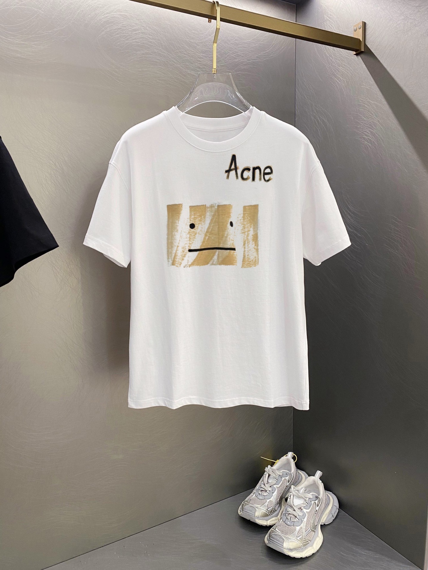         ACNE 新款字母印花双层重工短袖T桖 字母图案不管是