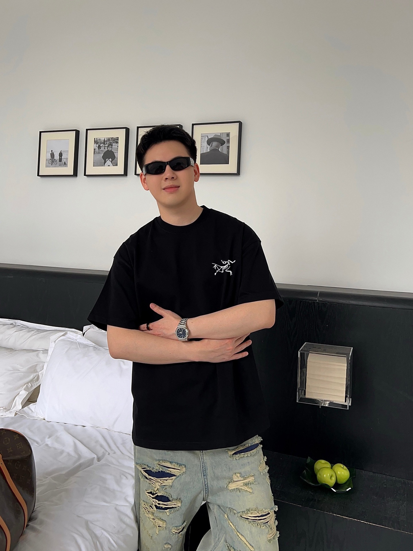 NO:440025,Archaeopteryx New letter printing double-layer heavy industry short-sleeved T-pattern letter pattern is a hit item every year, whether it is a T-pat or a sweatshirt, the front large-area printing is direct sprayed by Dakangli digital printing machine, extremely high cost, after many debugging and shaping, the color difference reduction degree is close to 99% from the original version, different from the market garbage offset printing version, super labor-consuming, fabric is exclusively customized and dyed 280 grams Cotton double strand M (100-140 catties) L (140/155 catties) XL (160-175 catties) XXL (175-185 catties) XXXL (185-210 catties) Black and white 2 colors 200 catties can be worn 182/165 catties XL  loose fit, arc'teryx, hoodie, sweatshirts, T-shirt, alexander wang19860909始祖鸟 新款字母印花双层重工短袖T桖 字母图案不管是T桖还是卫衣都是每年的爆款单品 前幅大面积印花采用大康丽数码印花机直喷 成本极高 经过多次的调试打版图案色差还原度与原版接近百分之99 区别市场垃圾胶印版本 超级费工时 面料采用独家定制定染280 克 棉双股 M（100-140斤）L（140/155斤）XL（160-175斤）XXL（175-185斤）XXXL（185-210斤）黑白2色 200斤可穿 182/165斤穿XL 宽松版型,arc'teryx,hoodie,sweatshirts,T-shirt,alexander wang,Men's clothing