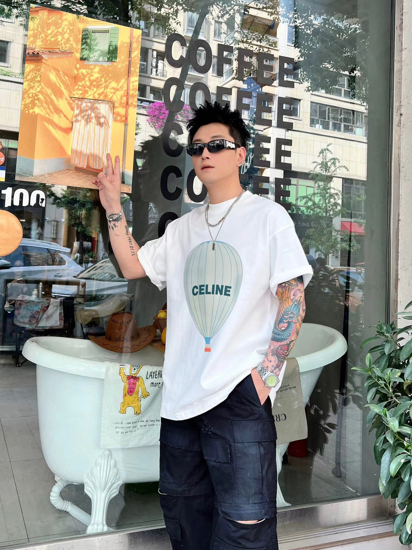         Celine 新款字母印花双层重工短袖T桖 字母图案不