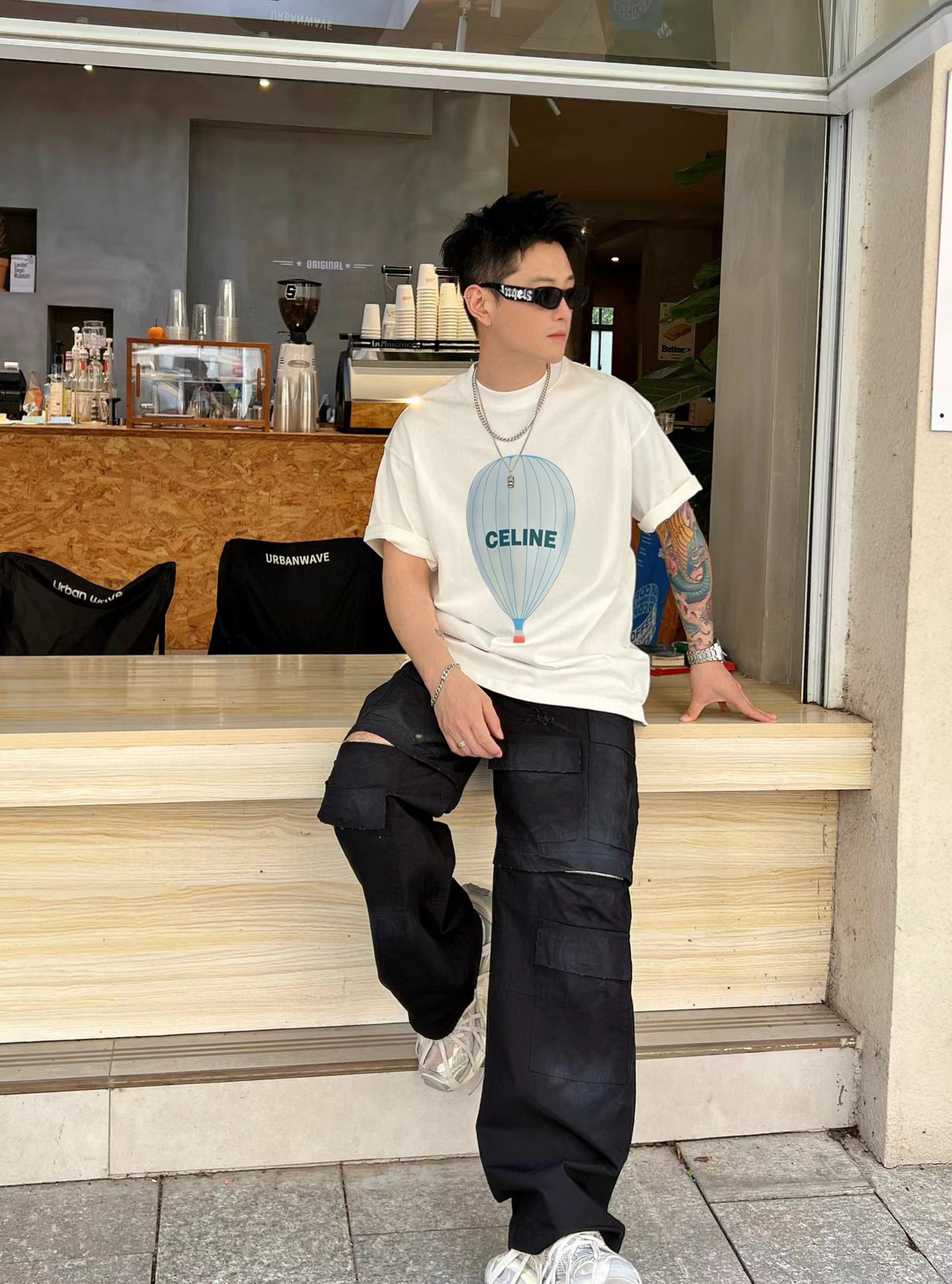         Celine 新款字母印花双层重工短袖T桖 字母图案不