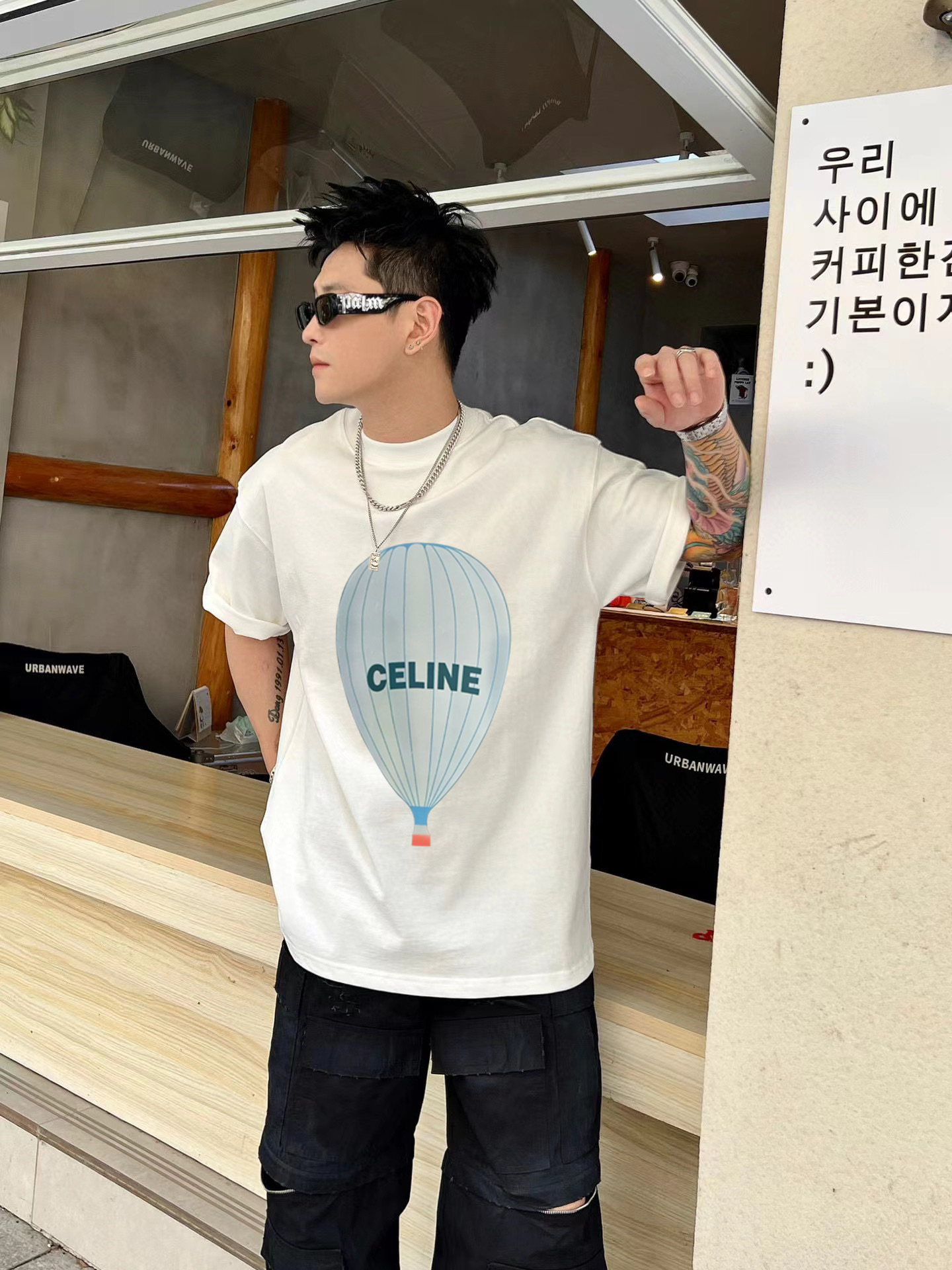         Celine 新款字母印花双层重工短袖T桖 字母图案不