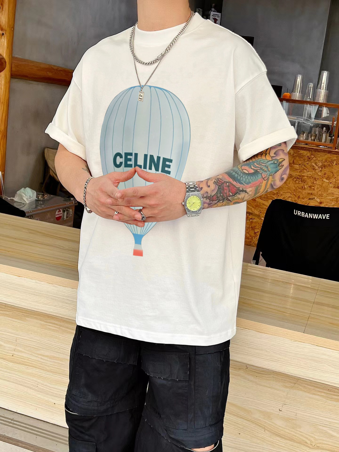         Celine 新款字母印花双层重工短袖T桖 字母图案不