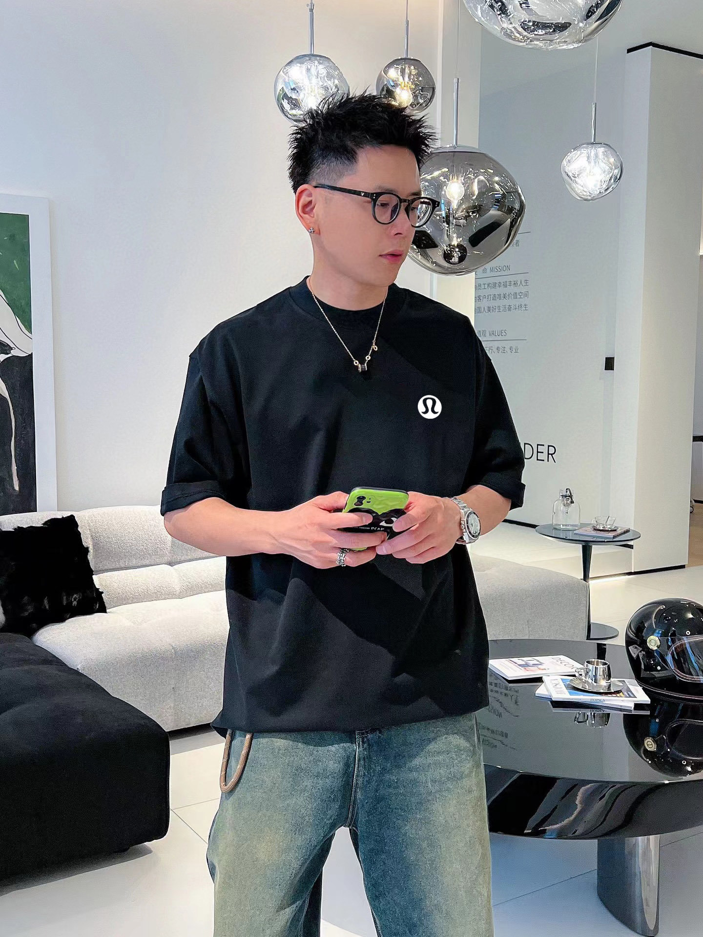         LULU 新款字母印花双层重工短袖T桖 字母图案不管是