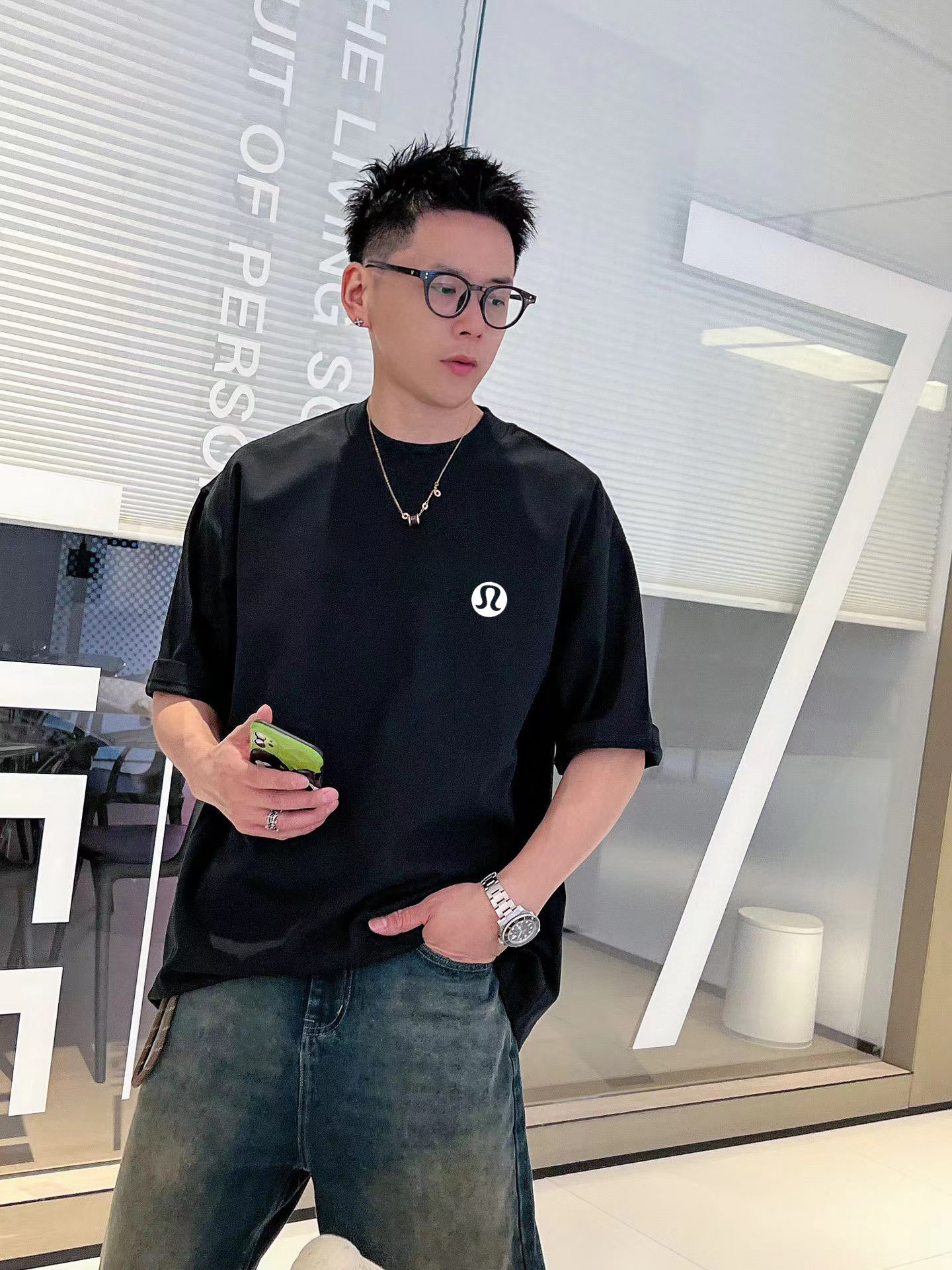         LULU 新款字母印花双层重工短袖T桖 字母图案不管是