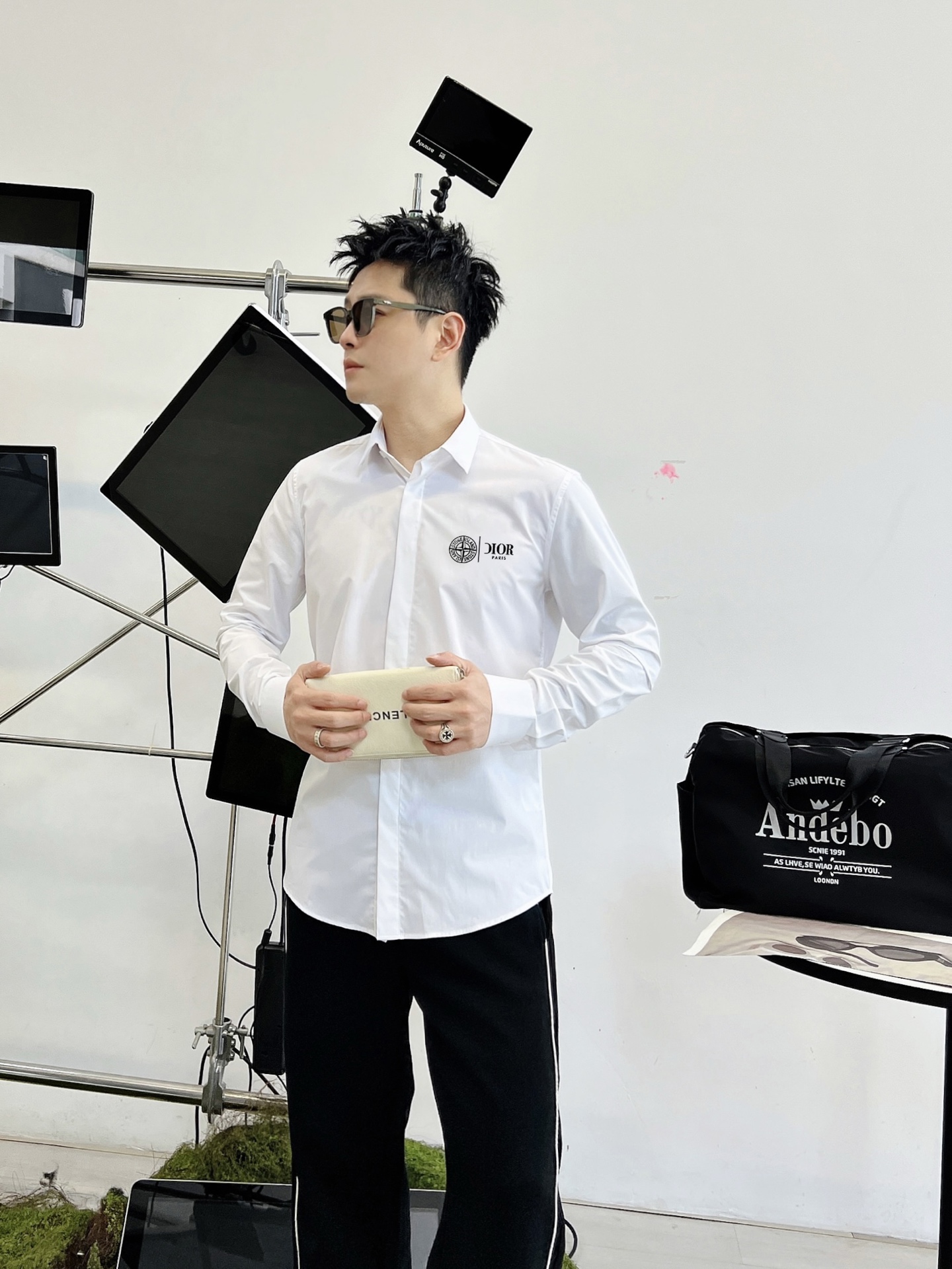 ￼ 迪奥 最新款男士必备款衬衫，100%天然棉，舒服透气，原单狠货，原版面料，柔软舒适，上身高端又奢华，