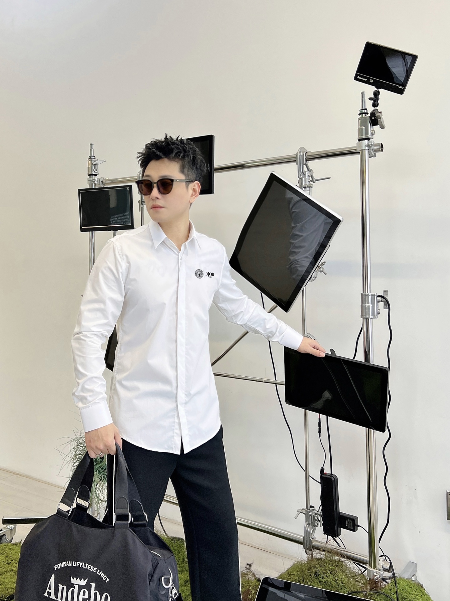 ￼ 迪奥 最新款男士必备款衬衫，100%天然棉，舒服透气，原单狠货，原版面料，柔软舒适，上身高端又奢华，