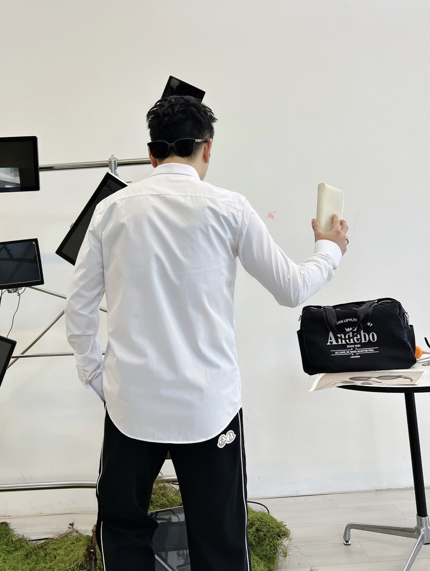 ￼ 迪奥 最新款男士必备款衬衫，100%天然棉，舒服透气，原单狠货，原版面料，柔软舒适，上身高端又奢华，