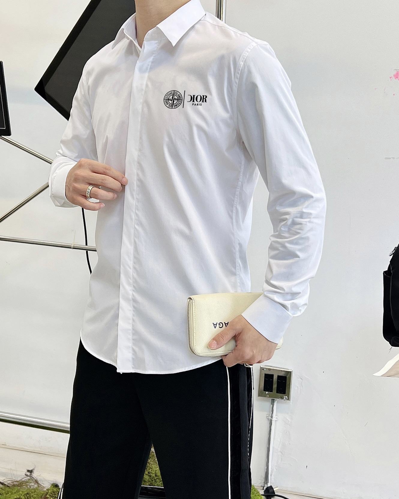 ￼ 迪奥 最新款男士必备款衬衫，100%天然棉，舒服透气，原单狠货，原版面料，柔软舒适，上身高端又奢华，