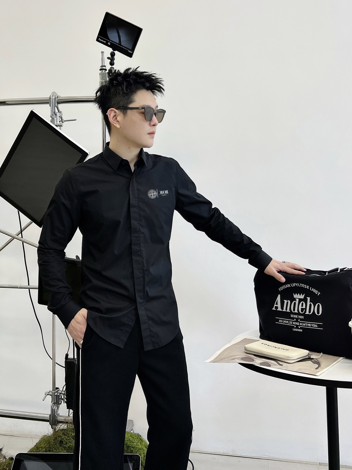 ￼ 迪奥 最新款男士必备款衬衫，100%天然棉，舒服透气，原单狠货，原版面料，柔软舒适，上身高端又奢华，