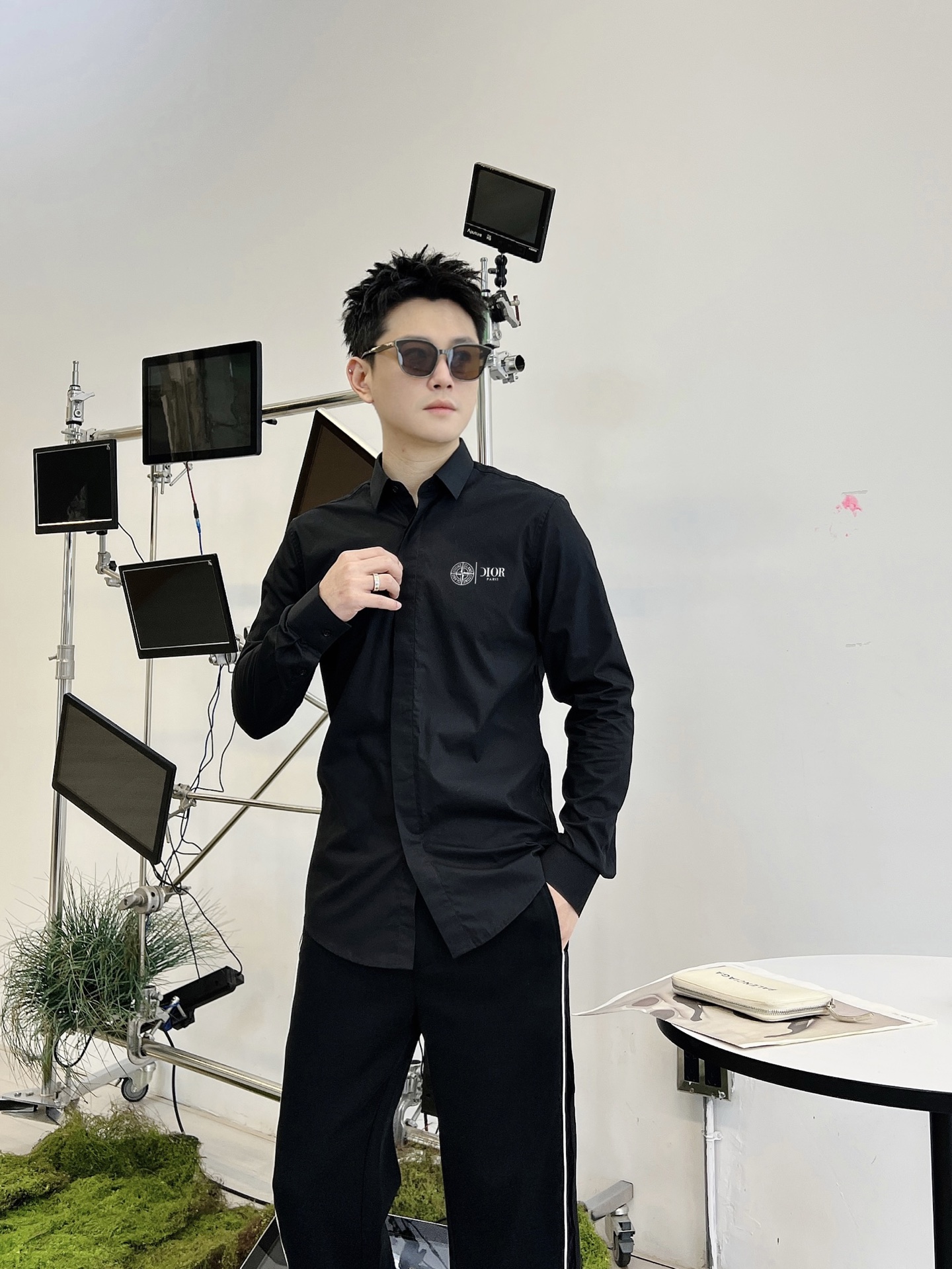 ￼ 迪奥 最新款男士必备款衬衫，100%天然棉，舒服透气，原单狠货，原版面料，柔软舒适，上身高端又奢华，