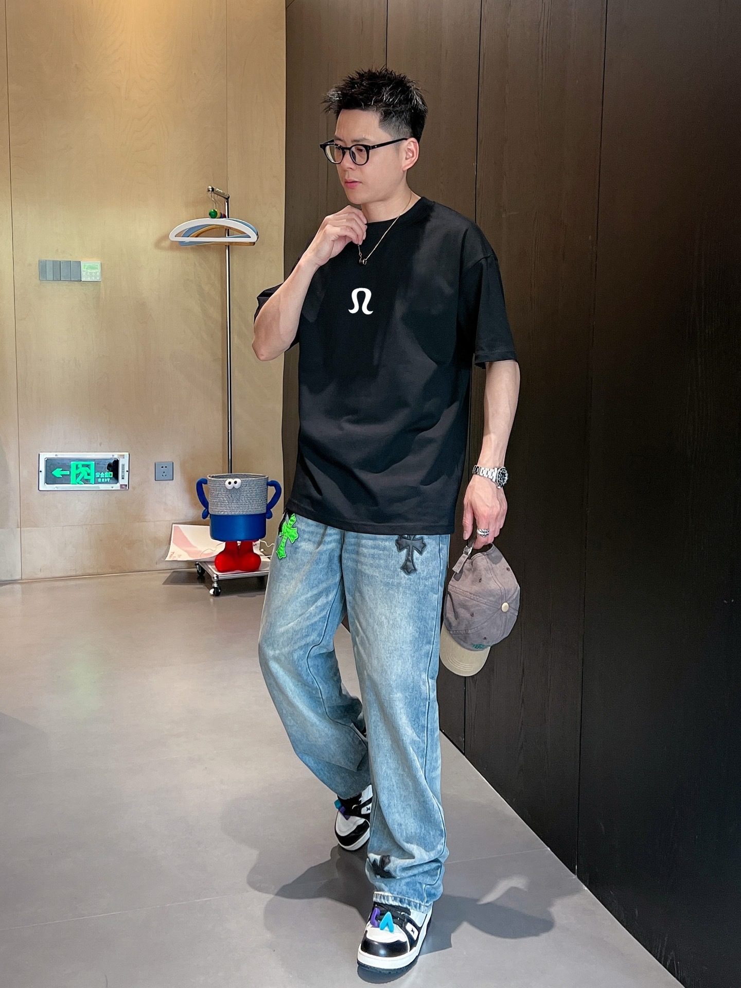         LULU 新款字母印花双层重工短袖T桖 字母图案不管是