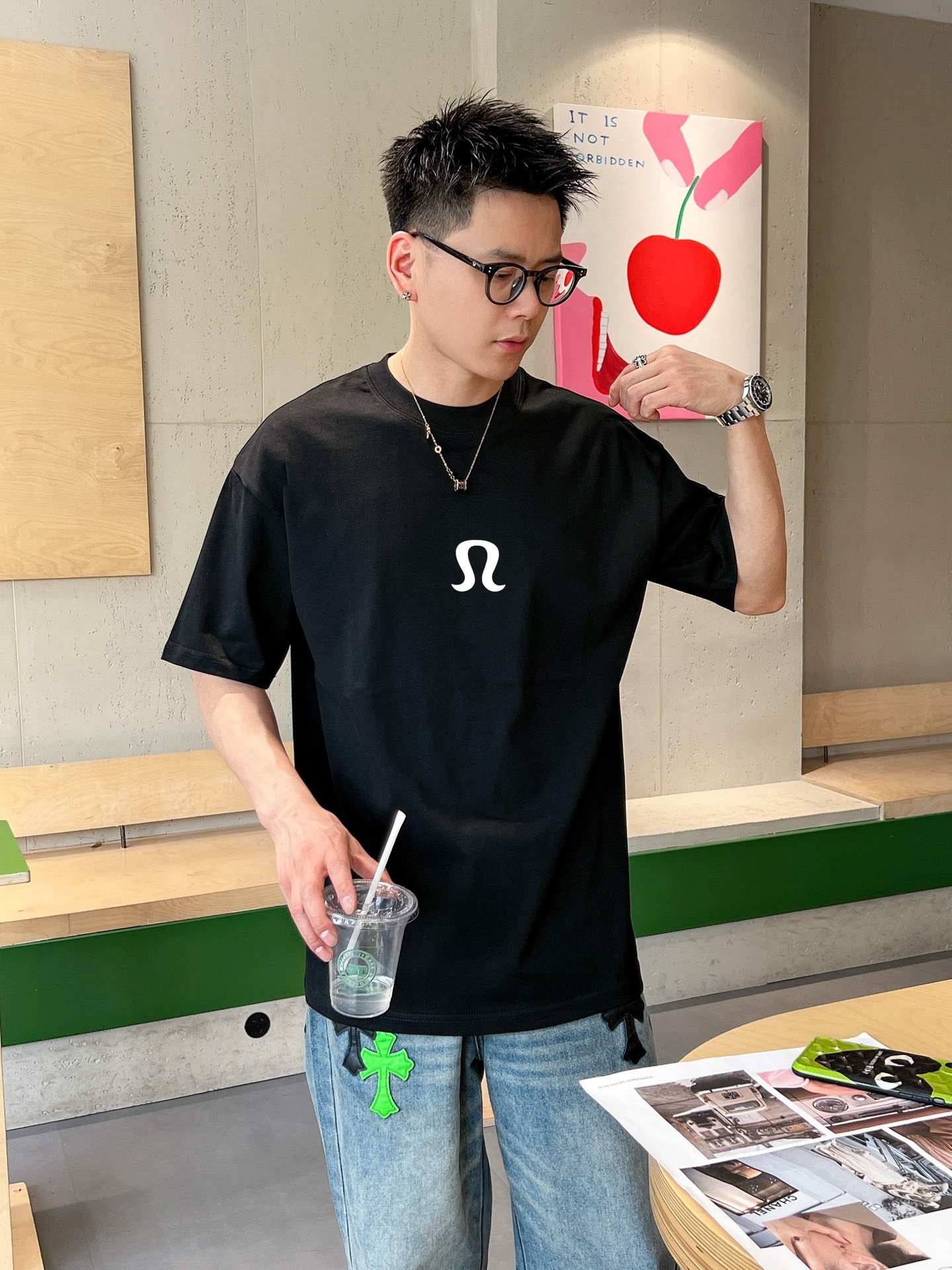         LULU 新款字母印花双层重工短袖T桖 字母图案不管是