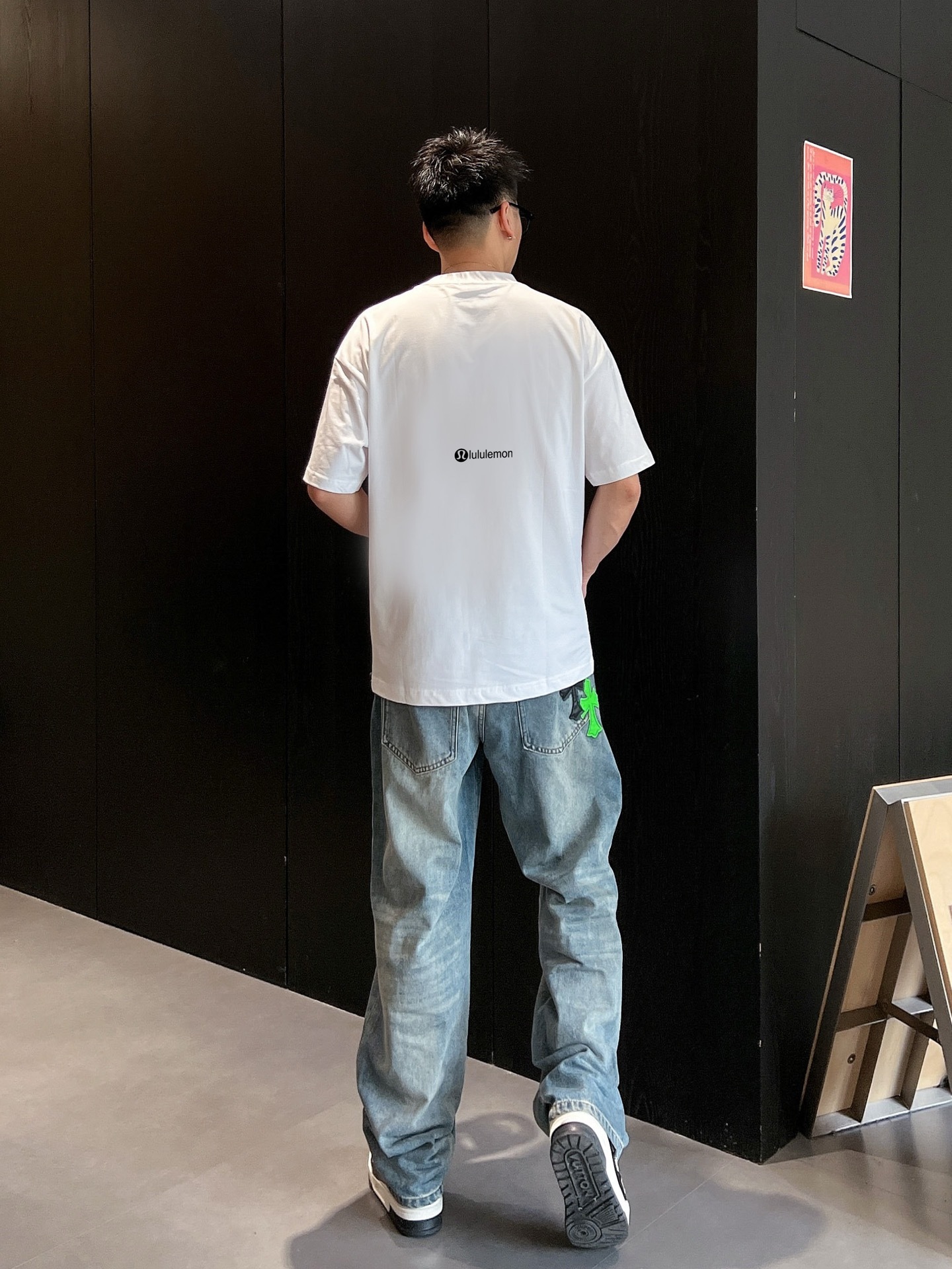         LULU 新款字母印花双层重工短袖T桖 字母图案不管是