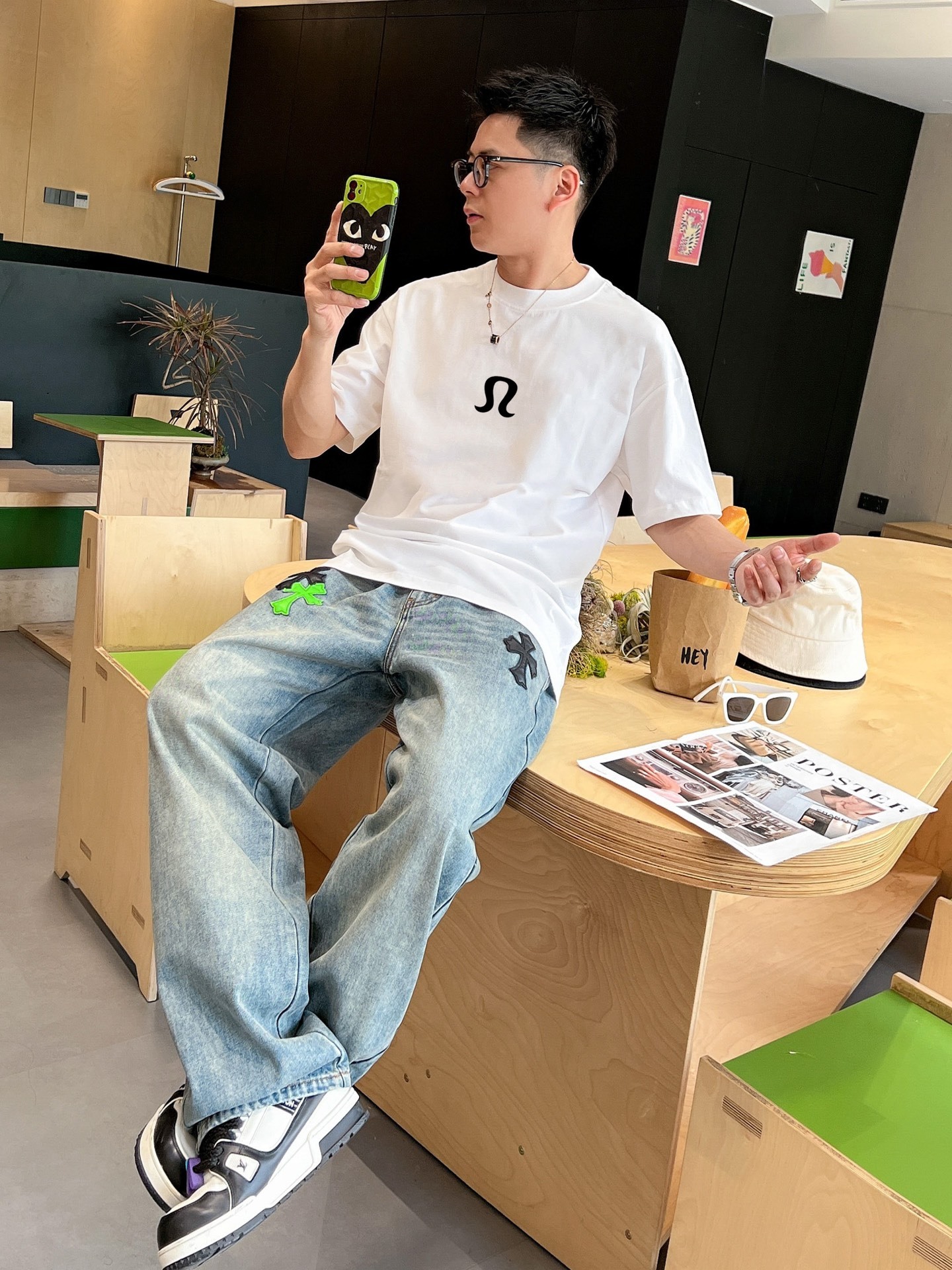         LULU 新款字母印花双层重工短袖T桖 字母图案不管是