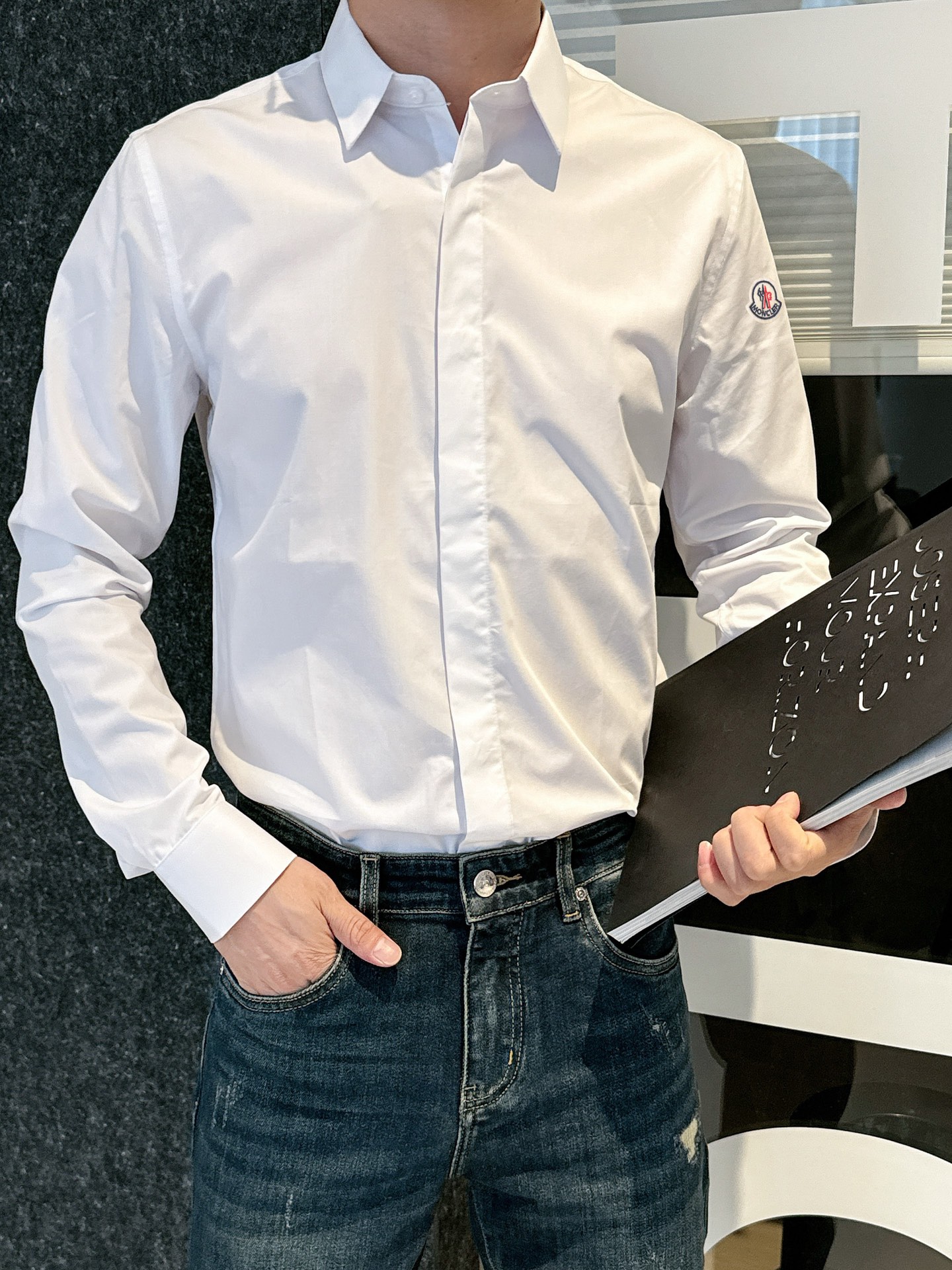 F940 蒙口 最新款男士必备款衬衫，100%天然棉，舒服透气，原单狠货，原版面料，柔软舒适，上身高端又