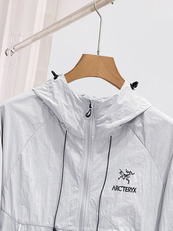 始祖鸟 官网同款防晒轻薄风壳防晒衣皮肤衣 炎热而多变的天气冒险活动时穿着。sqush连采用tyonotm