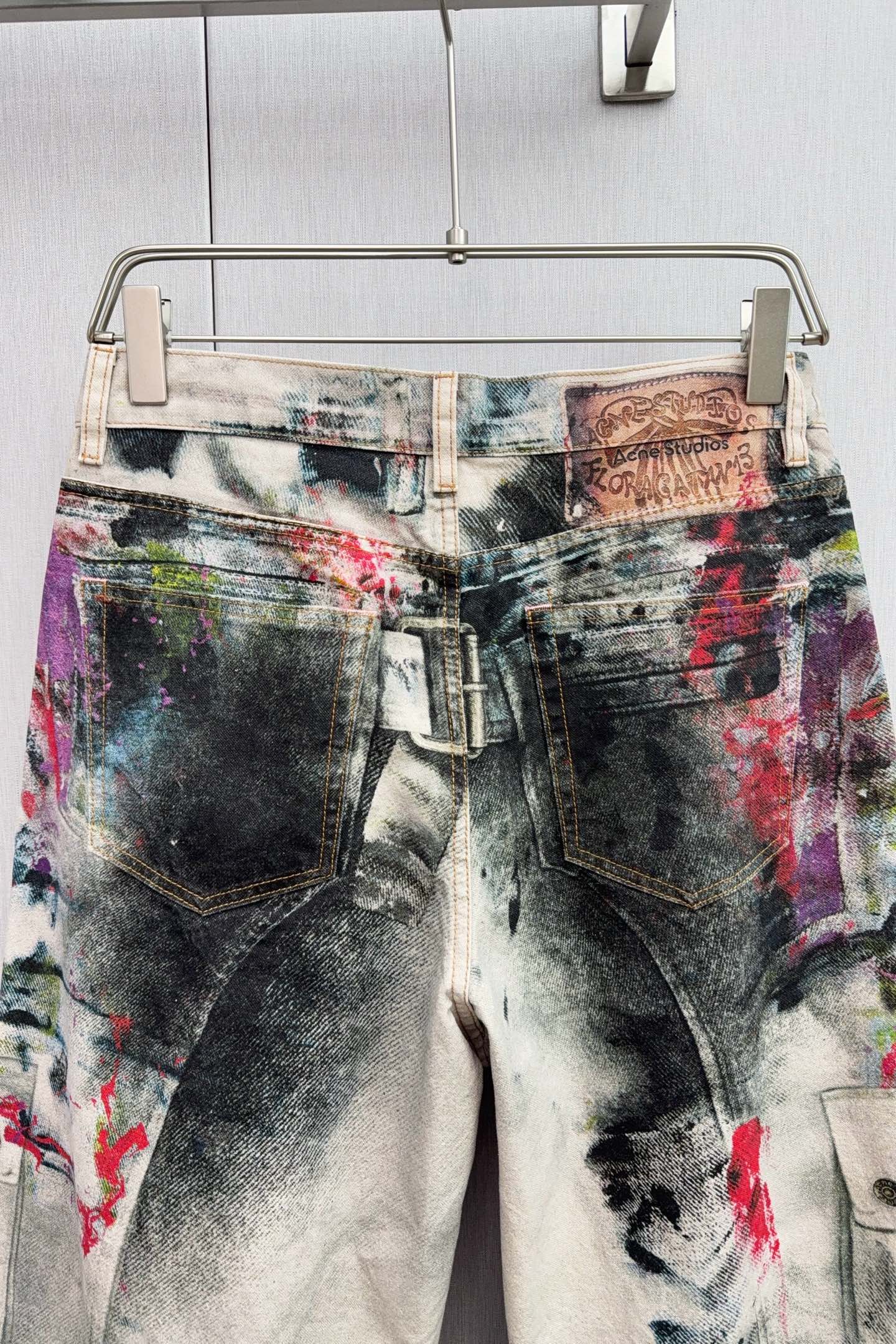 New Loose Fit Wide Leg Jeans in Light Blue with Unique Marking Details - 图片 7