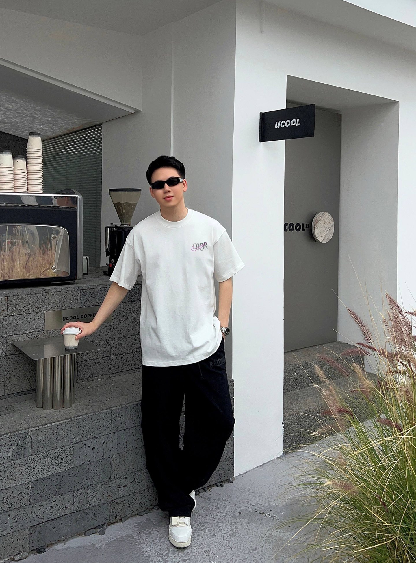 NO:440036,Dior New letter printing double-layer heavy industry short-sleeved T-pattern letter pattern is a hit item every year, whether it is a T-pat or a sweatshirt, the front large-area printing is direct sprayed by Dakangli digital printing machine, extremely costly, after many debugging and shaping, the color difference reduction degree is close to 99% from the original version, different from the market garbage offset printing version, super labor-consuming, fabric is exclusively customized and dyed 280 grams Cotton double strand M (100-140 catties) L (140/155 catties) XL (160-175 catties) XXL (175-185 kg) XXXL (185-210 catties) Black and white 2 colors 200 catties can be worn 182/165 catties XL Loose style,,dior,hoodie,sweatshirts,T-shirt,alexander wang19860909迪奥 新款字母印花双层重工短袖T桖 字母图案不管是T桖还是卫衣都是每年的爆款单品 前幅大面积印花采用大康丽数码印花机直喷 成本极高 经过多次的调试打版图案色差还原度与原版接近百分之99 区别市场垃圾胶印版本 超级费工时 面料采用独家定制定染280 克 棉双股 M（100-140斤）L（140/155斤）XL（160-175斤）XXL（175-185斤）XXXL（185-210斤）黑白2色 200斤可穿 182/165斤穿XL 宽松版型,,dior,hoodie,sweatshirts,T-shirt,alexander wang,Men's clothing