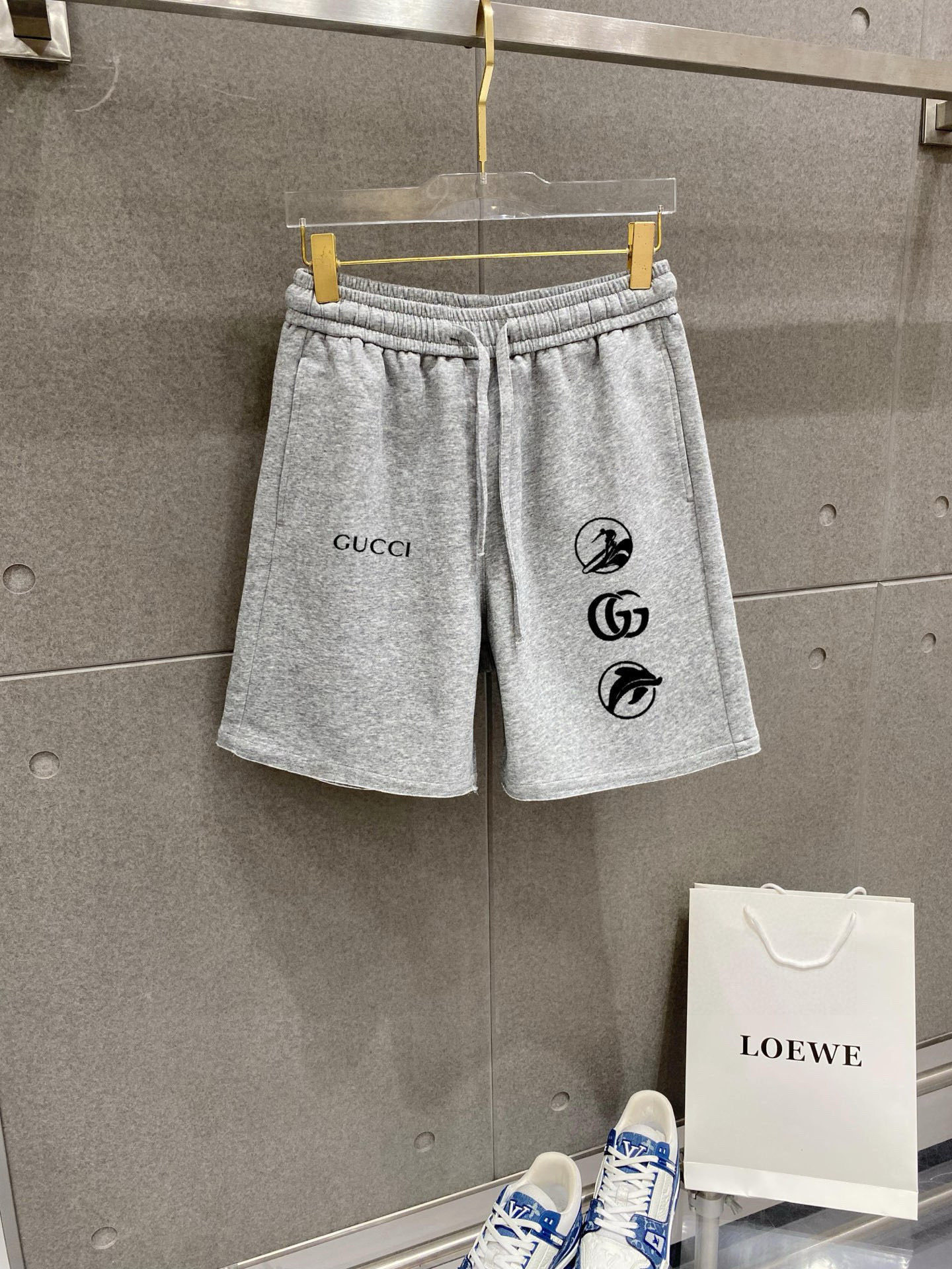    酷奇 25春夏新款短裤 这款极简表达现代态度。面布63.1%棉36.9聚酯倩维 超薄复合